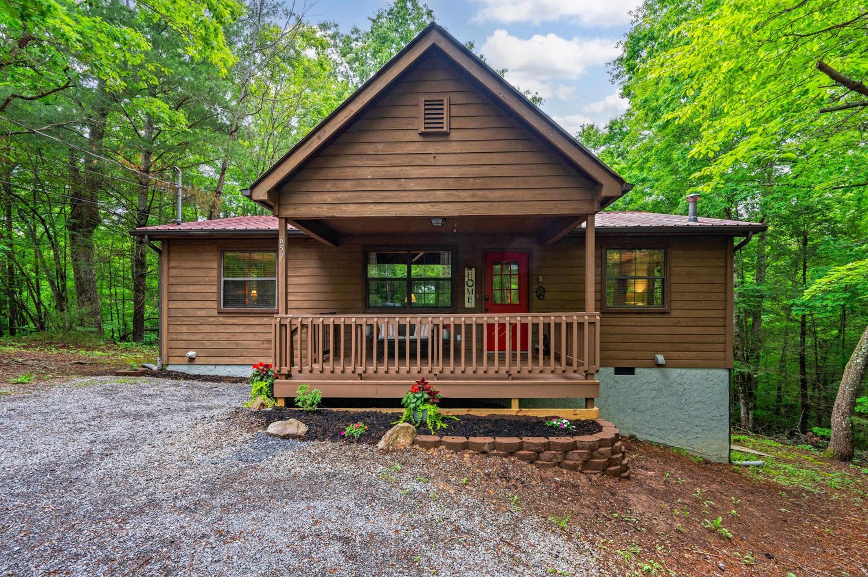 Serene Escape Minutes from Smoky Mountain Fun
