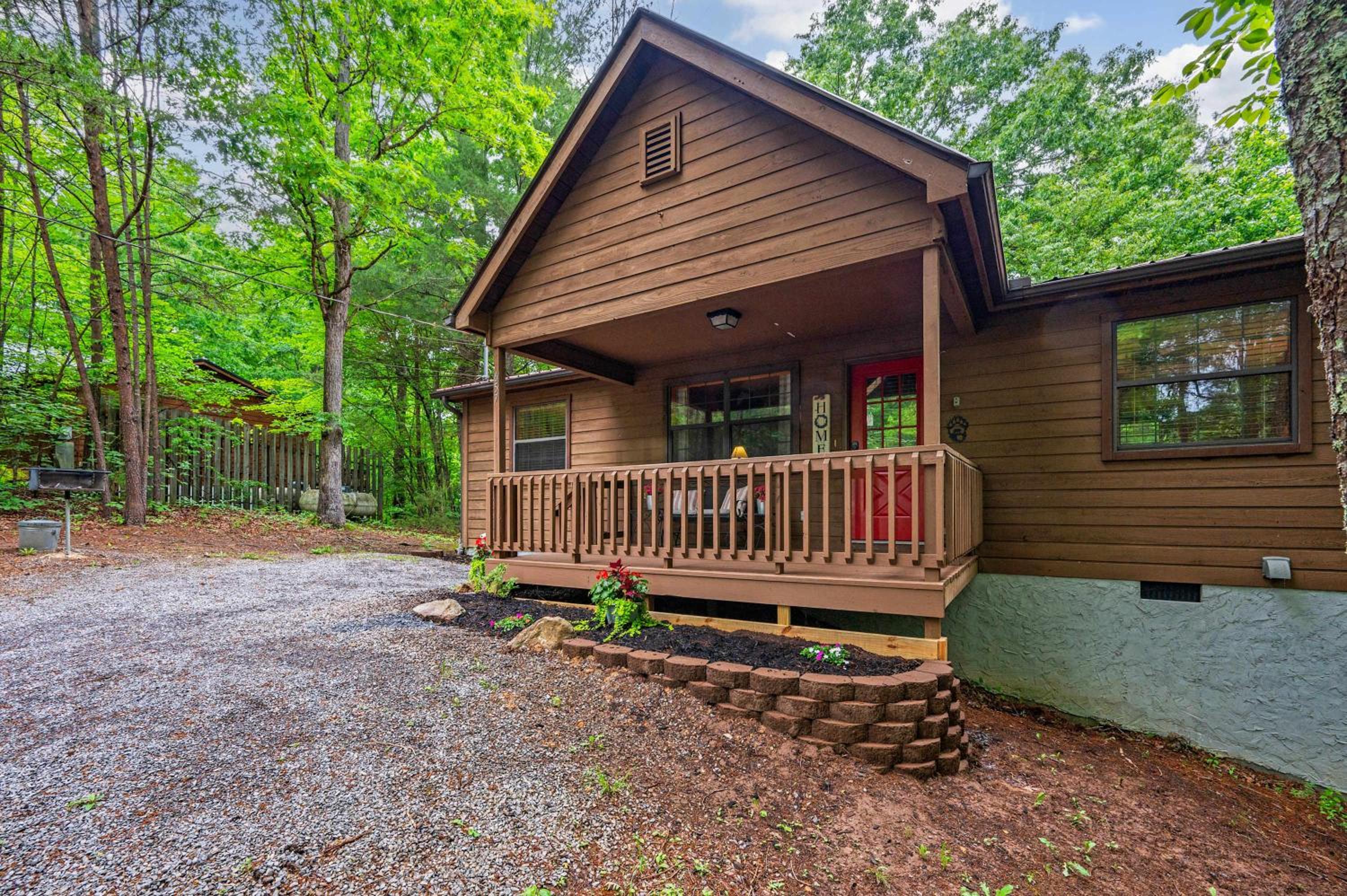 Serene Escape Minutes from Smoky Mountain Fun
