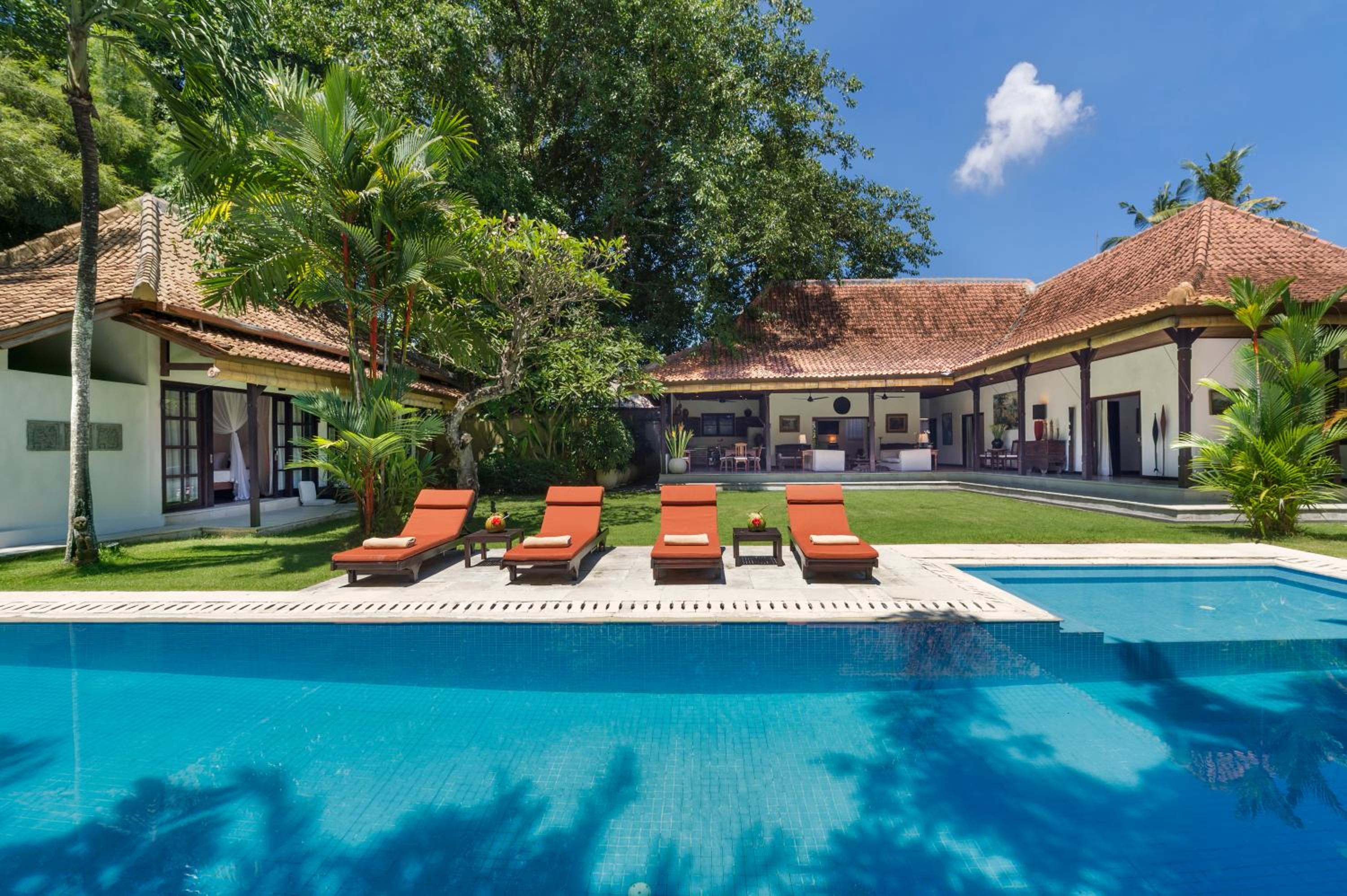 Villa Delapan Seminyak