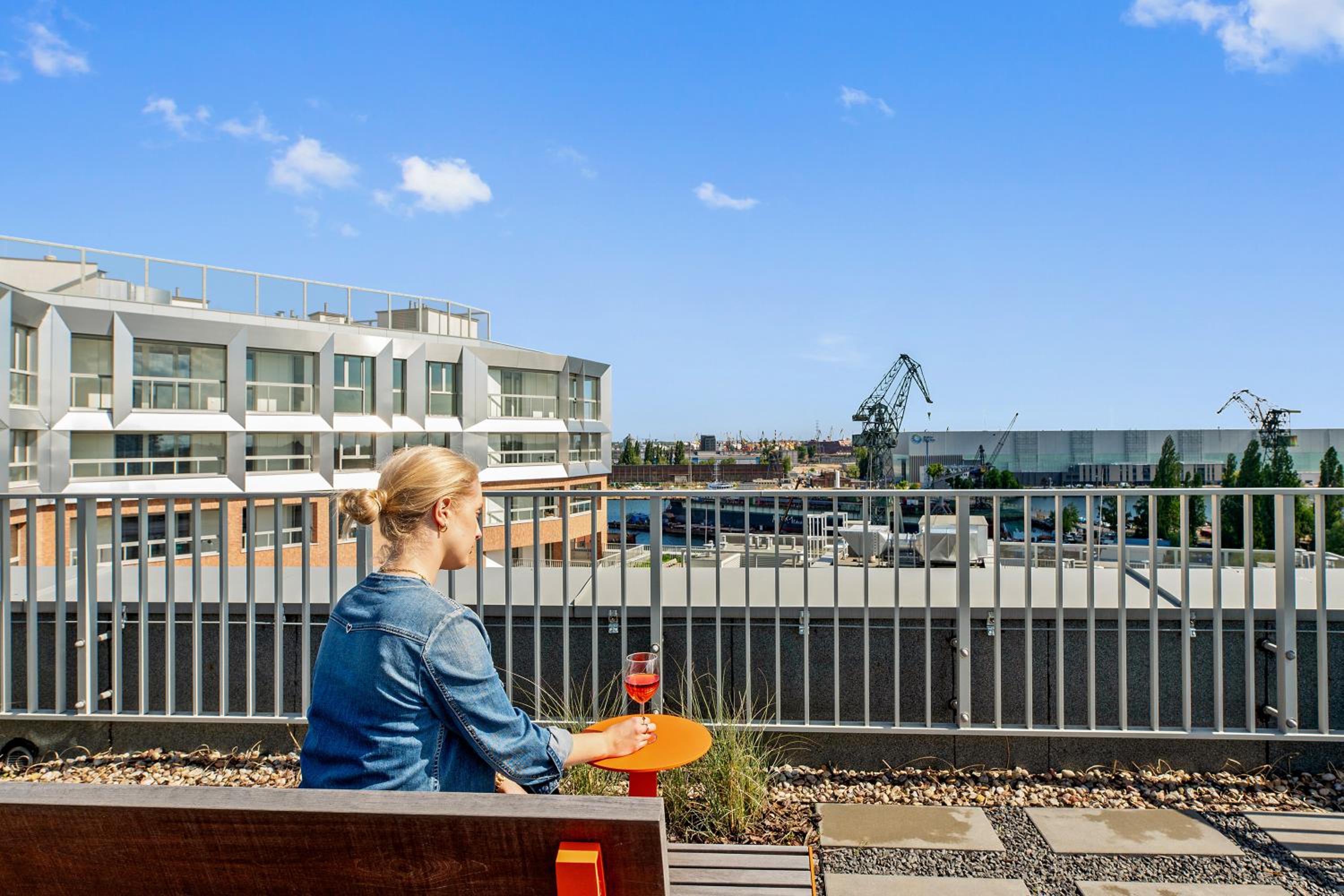 Żurawie - Food Hall, Parking & Stocznia by Downtown Apartments