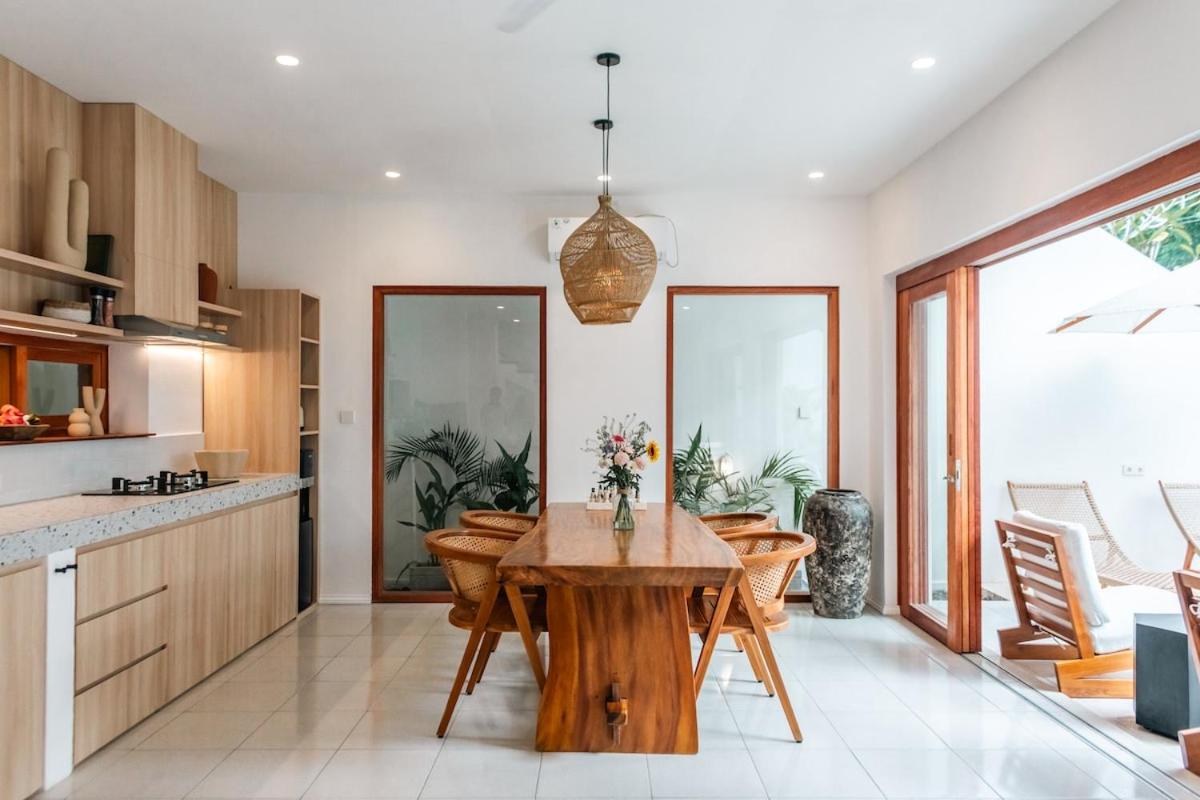 NMBR Four - New 2BR Stylish villa with private Pool & Garden