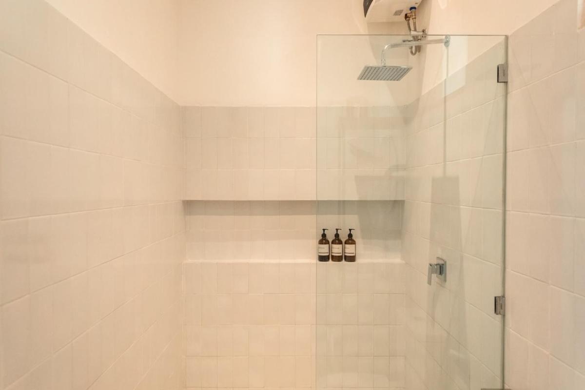 NMBR Four - New 2BR Stylish villa with private Pool & Garden