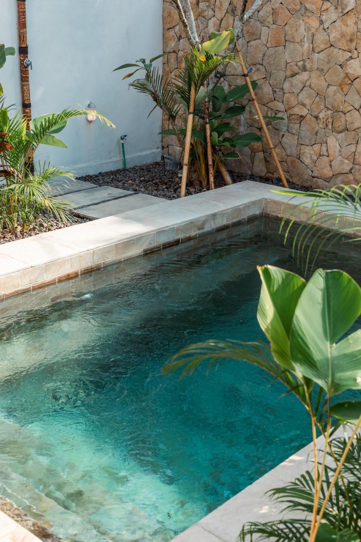 NMBR Four - New 2BR Stylish villa with private Pool & Garden
