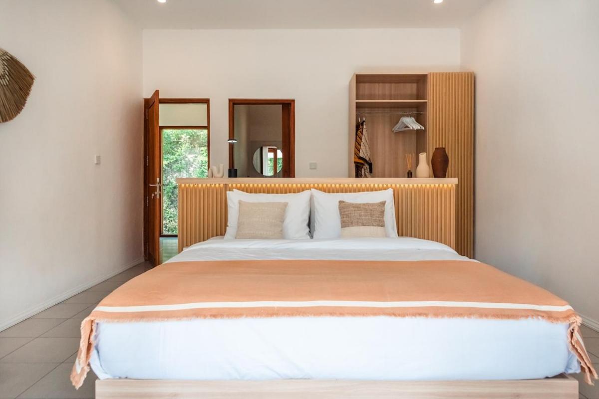 NMBR Four - New 2BR Stylish villa with private Pool & Garden