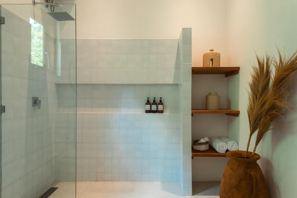 NMBR Four - New 2BR Stylish villa with private Pool & Garden