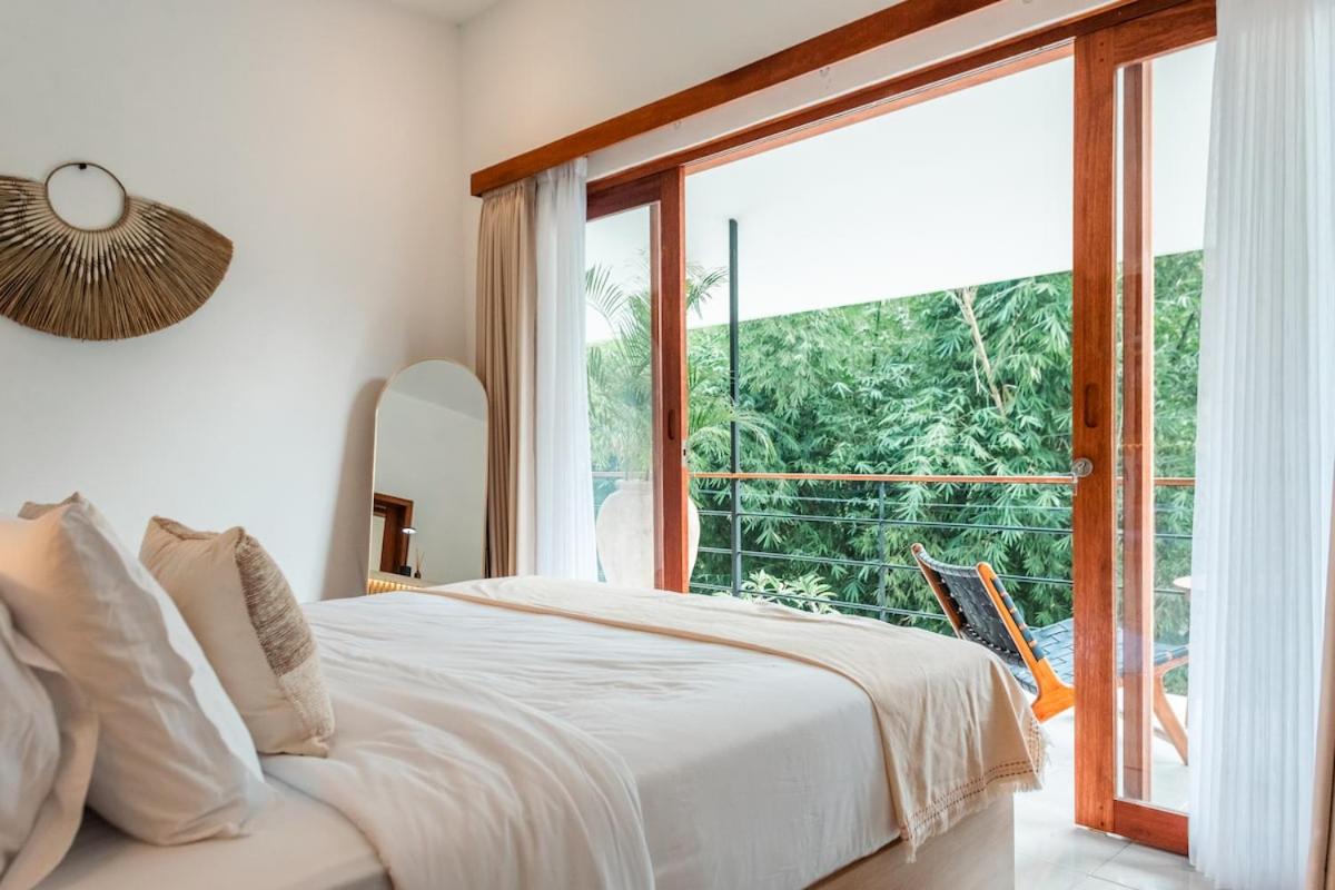 NMBR Four - New 2BR Stylish villa with private Pool & Garden