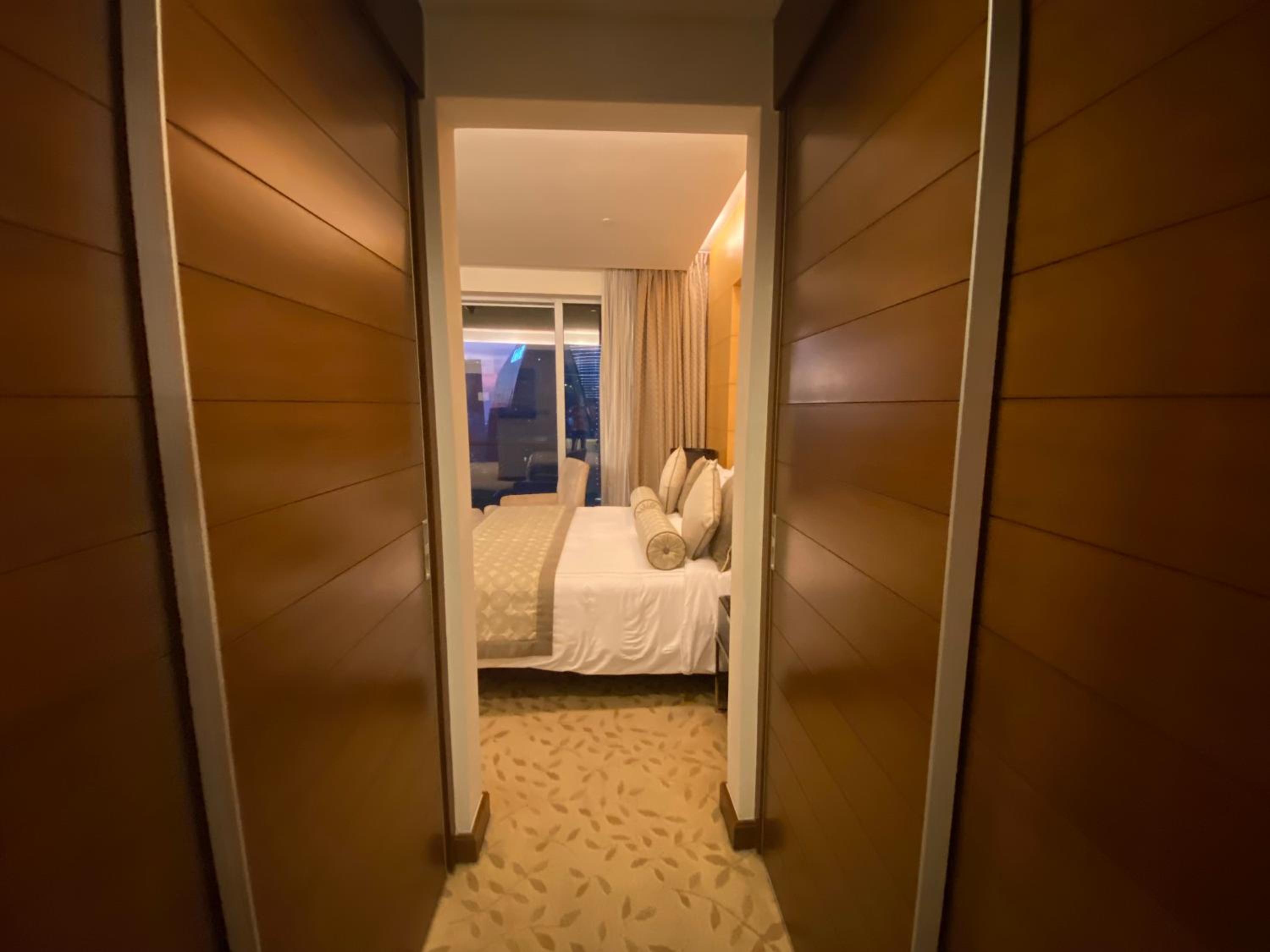 SuperHost EMAAR Residences Fashion Avenue - Former Address Dubai Mall Studio's & 1 BR