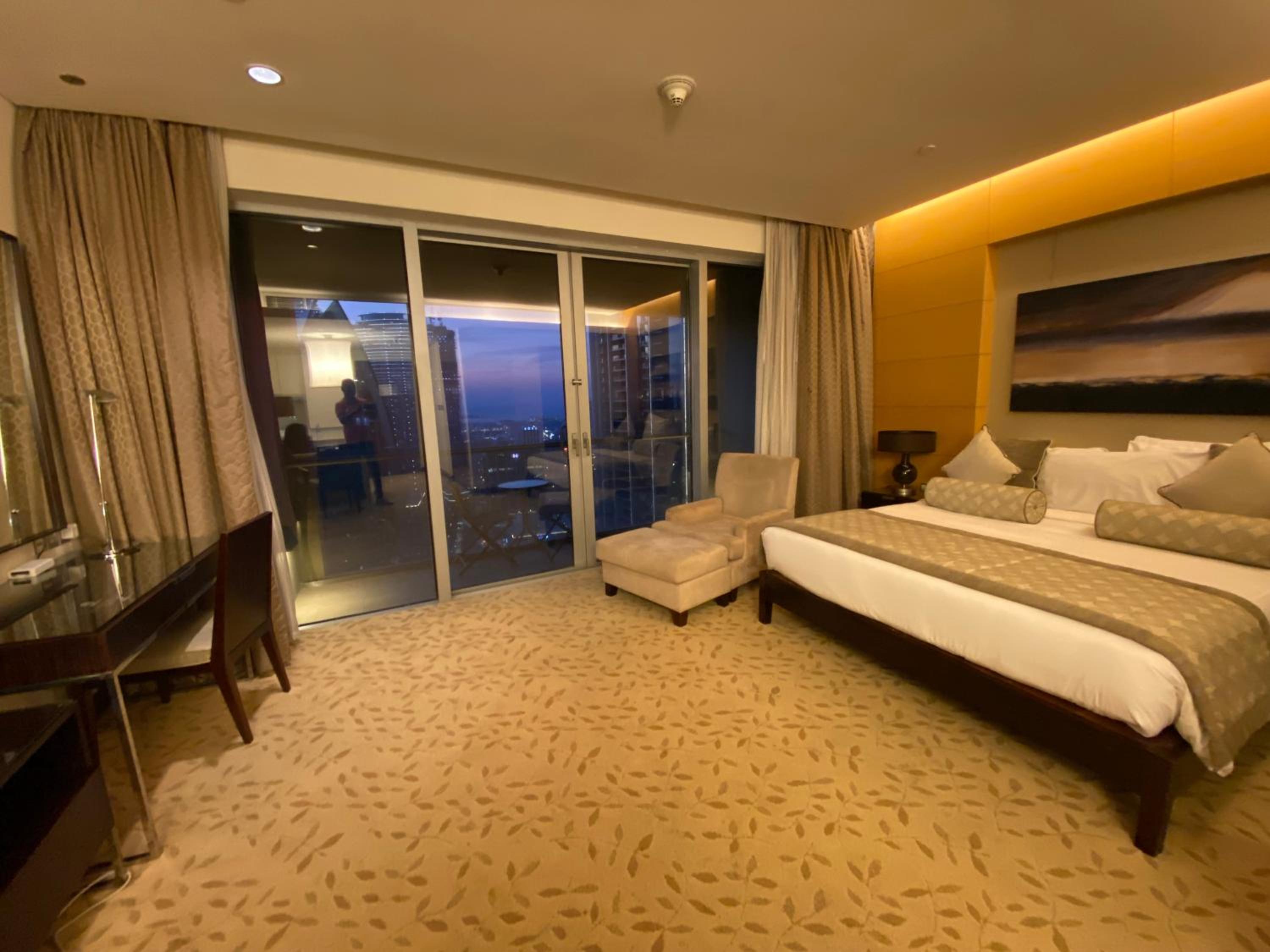 SuperHost EMAAR Residences Fashion Avenue - Former Address Dubai Mall Studio's & 1 BR