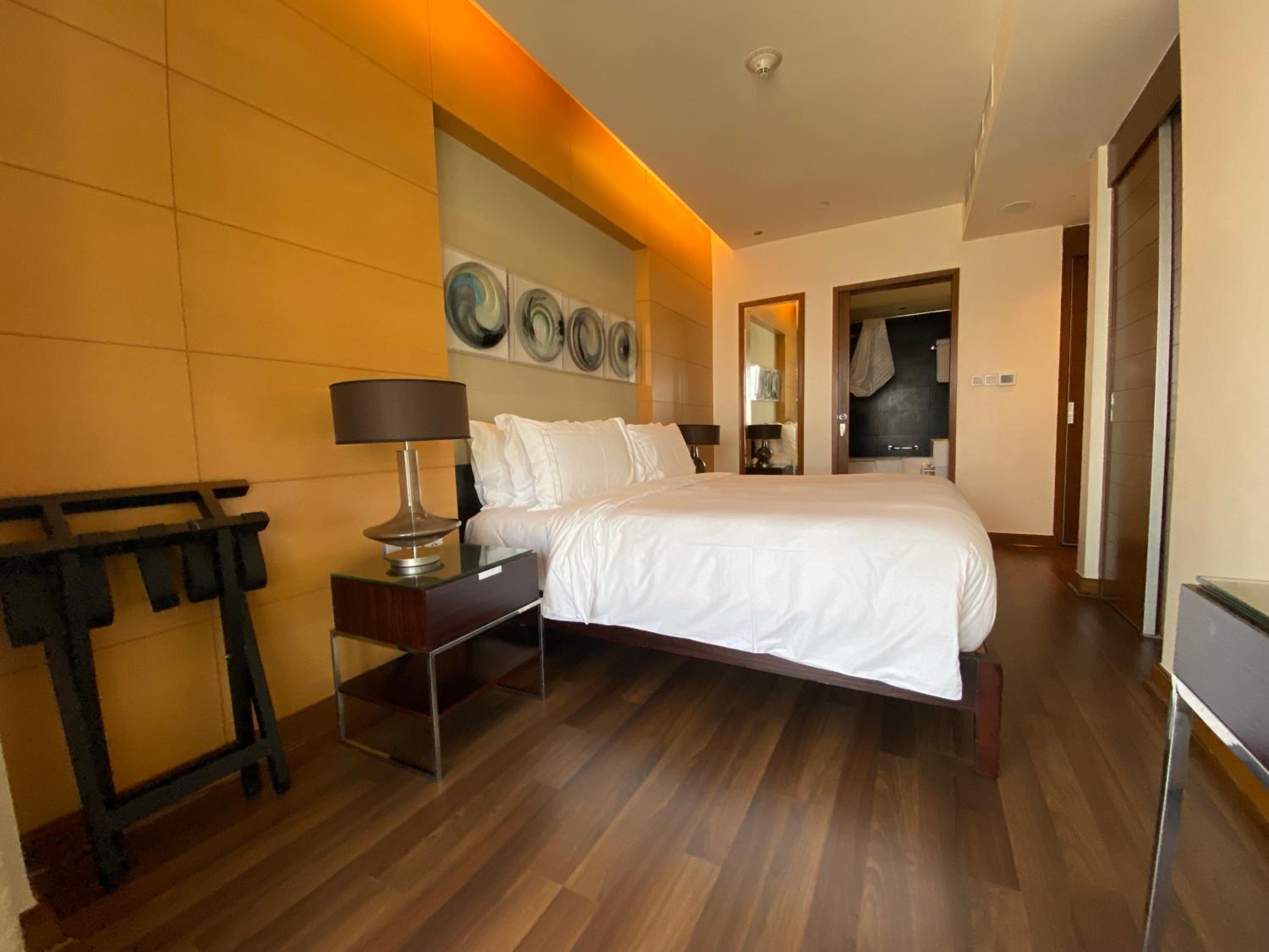 SuperHost EMAAR Residences Fashion Avenue - Former Address Dubai Mall Studio's & 1 BR
