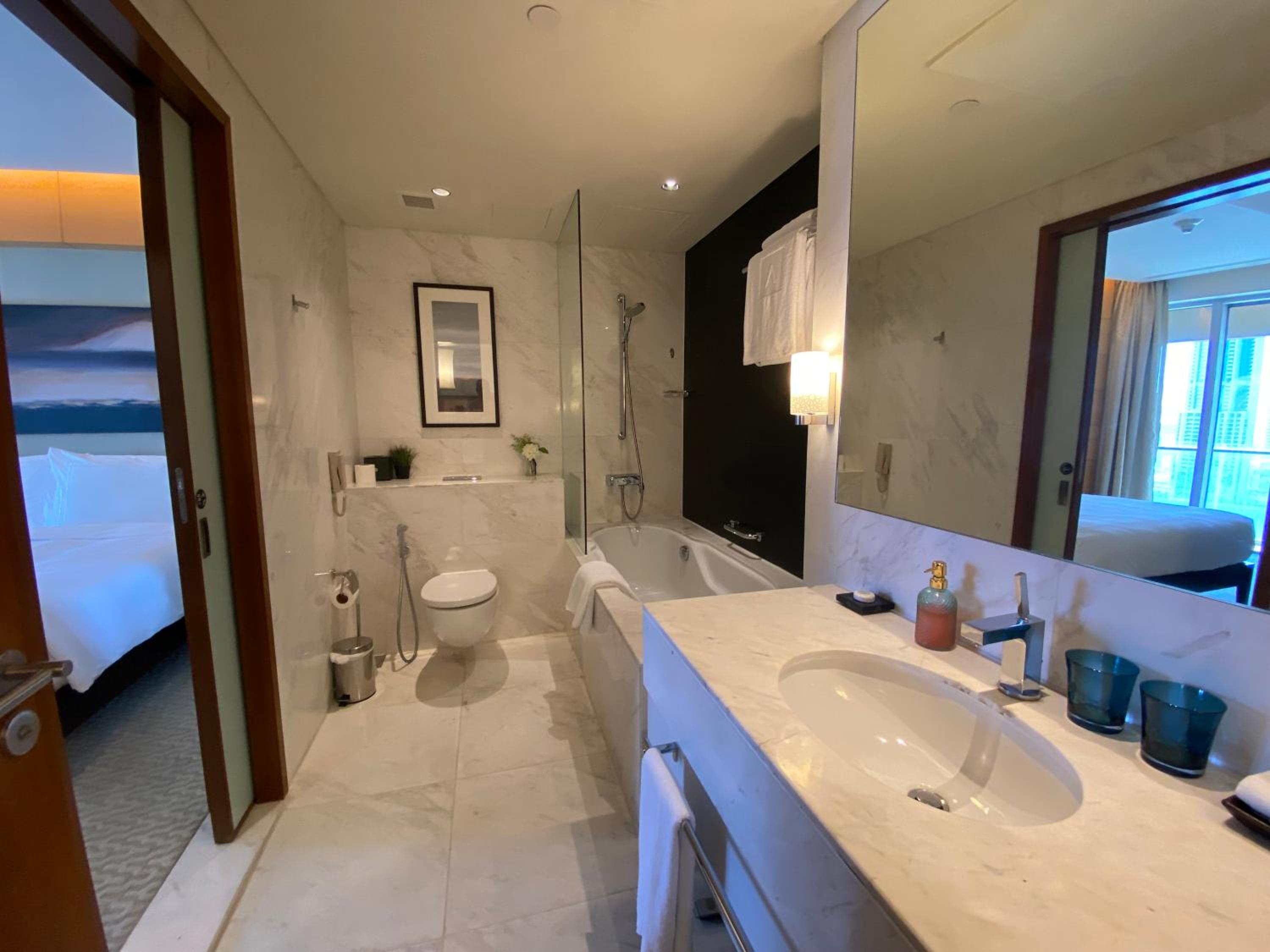 SuperHost EMAAR Residences Fashion Avenue - Former Address Dubai Mall Studio's & 1 BR