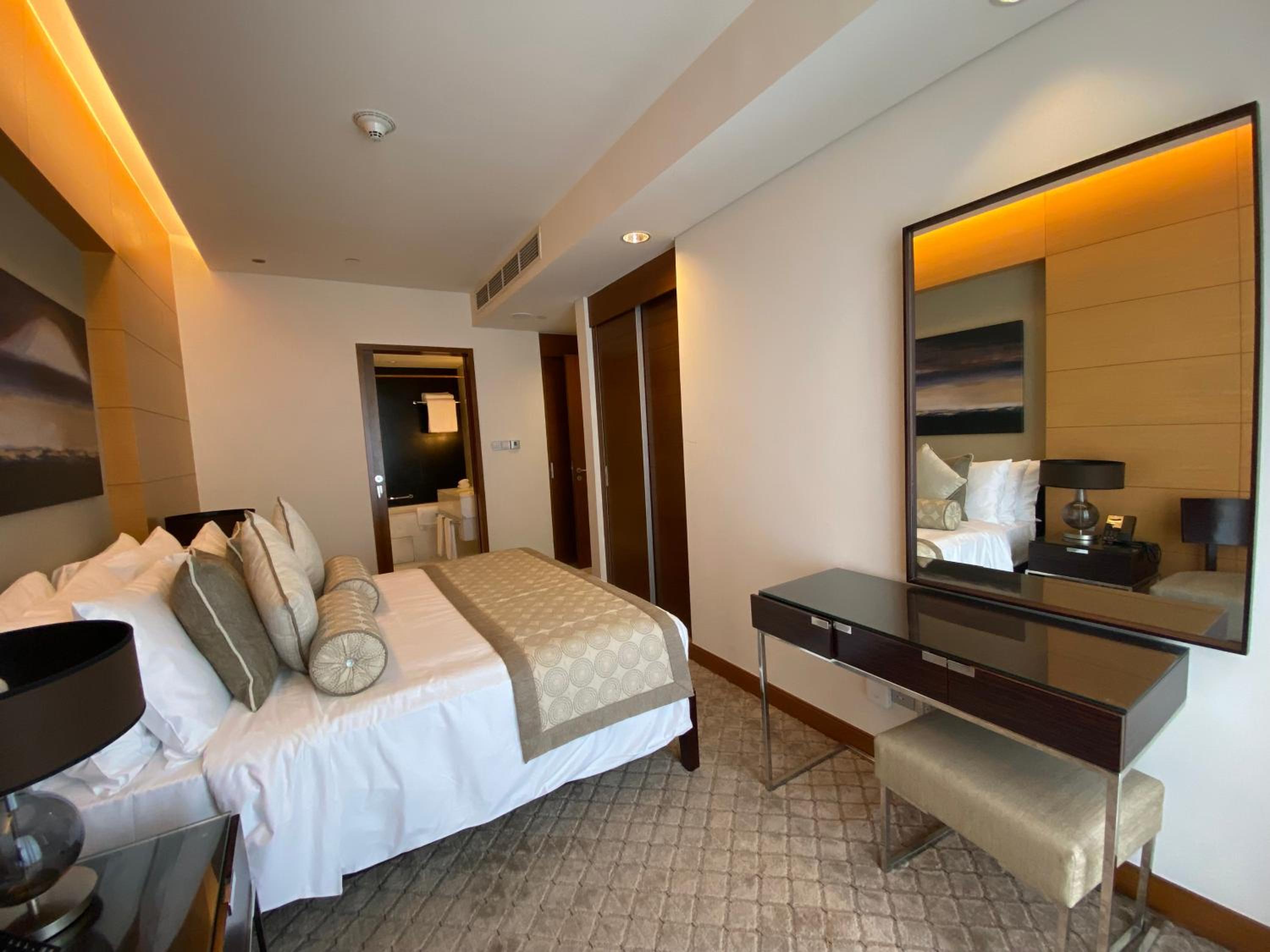 SuperHost EMAAR Residences Fashion Avenue - Former Address Dubai Mall Studio's & 1 BR