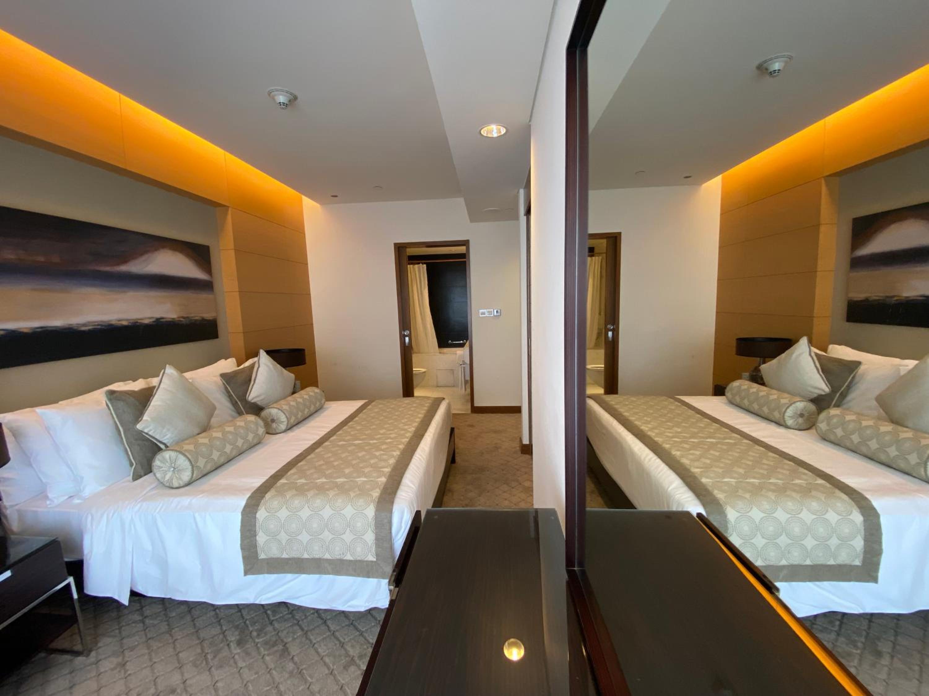 SuperHost EMAAR Residences Fashion Avenue - Former Address Dubai Mall Studio's & 1 BR