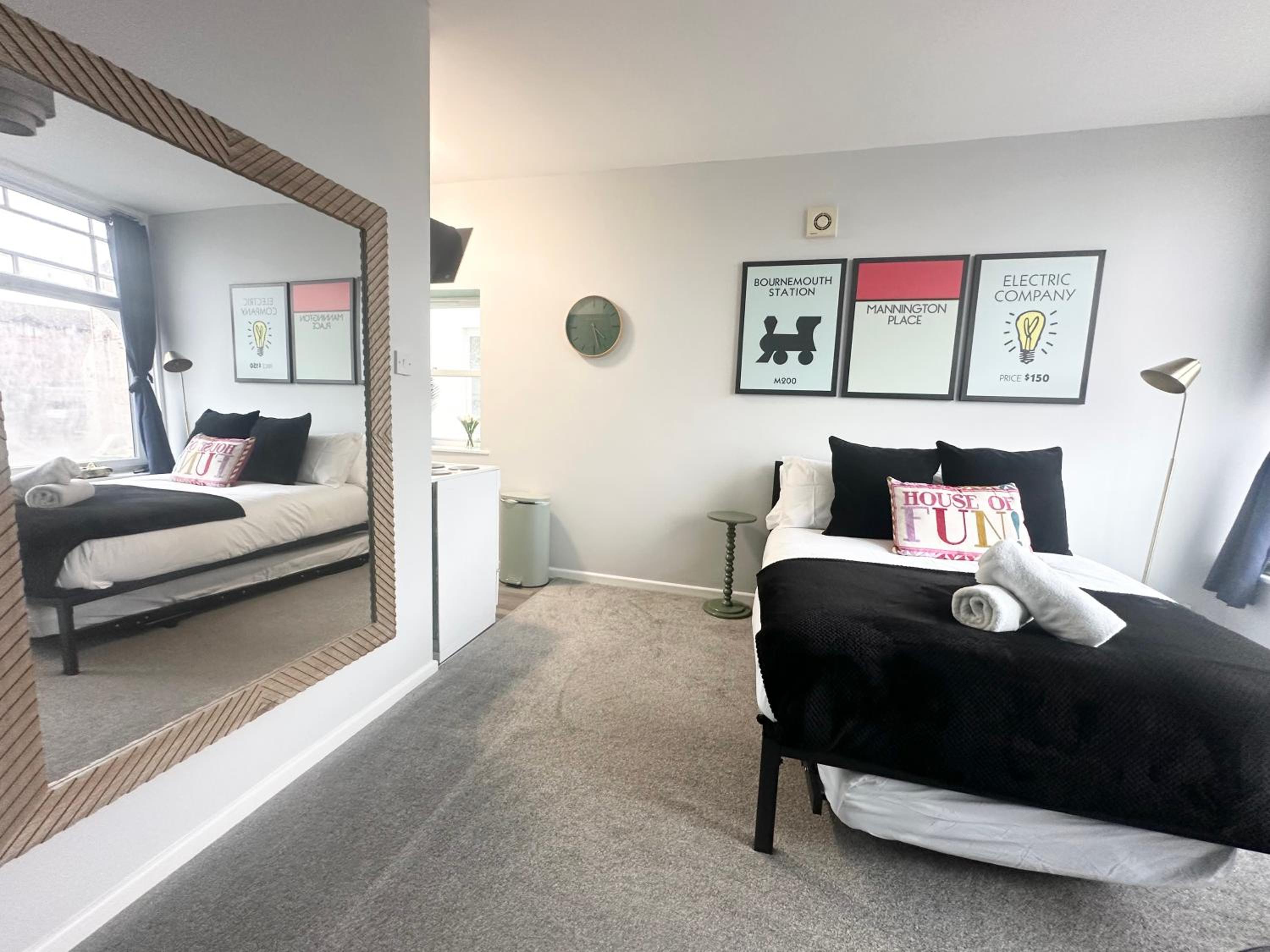 The Board Games Apartments - Brought to you by Coastline Retreats - Themed town centre apartments ALL WITH LUXURY 2 PERSON JACUZZI BATHS - 5 mins walk to t