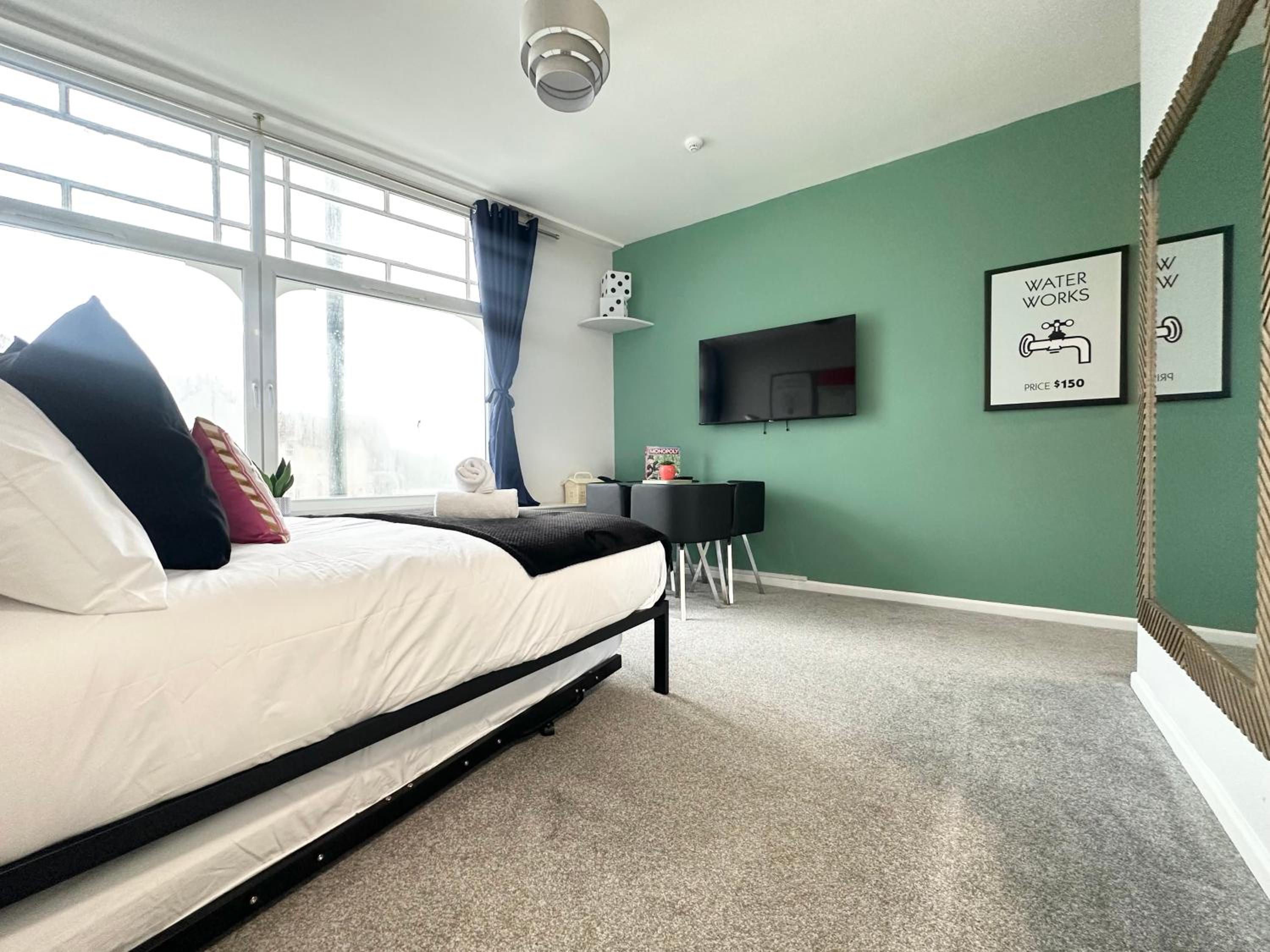 The Board Games Apartments - Brought to you by Coastline Retreats - Themed town centre apartments ALL WITH LUXURY 2 PERSON JACUZZI BATHS - 5 mins walk to t