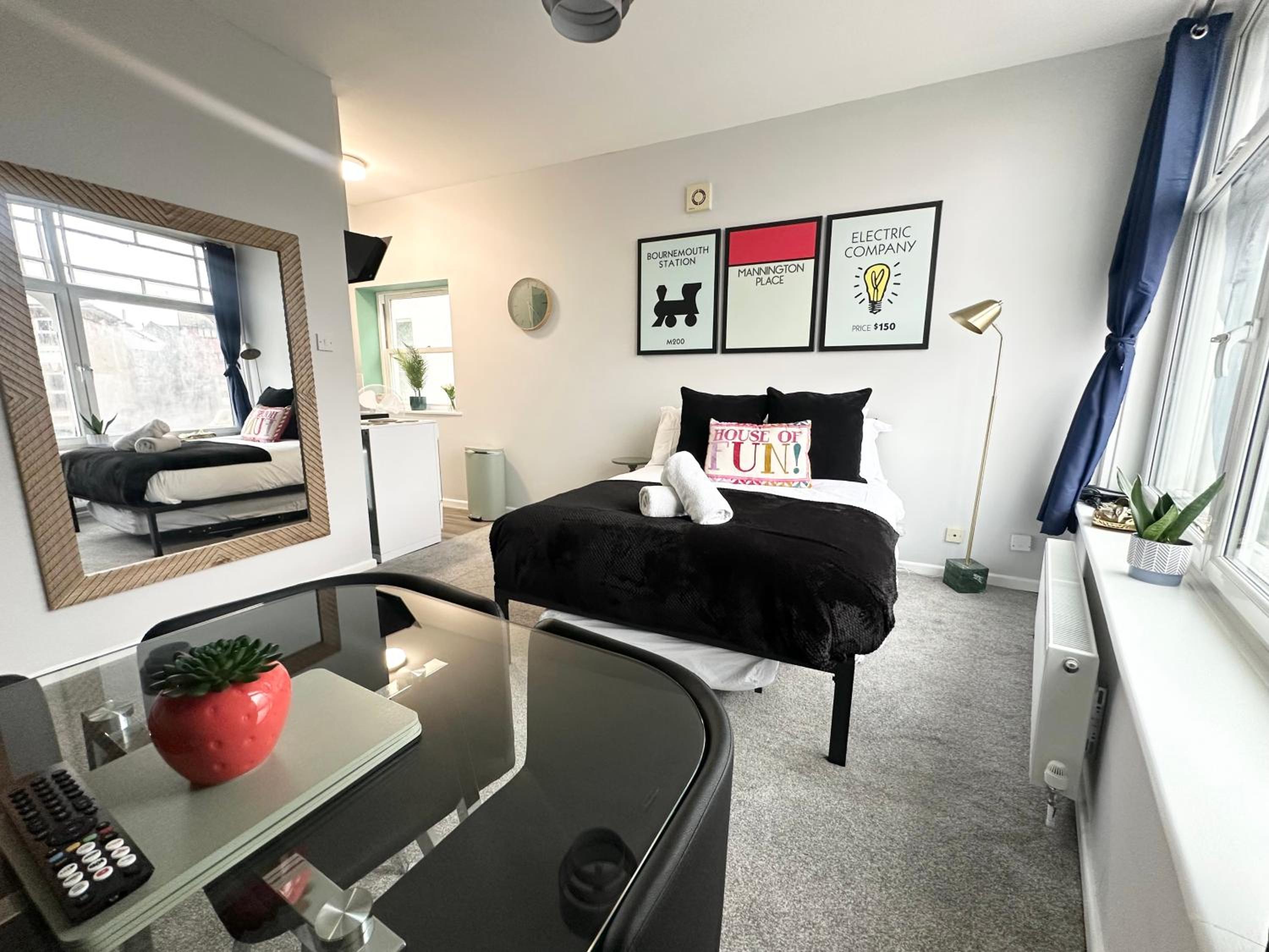 The Board Games Apartments - Brought to you by Coastline Retreats - Themed town centre apartments ALL WITH LUXURY 2 PERSON JACUZZI BATHS - 5 mins walk to t