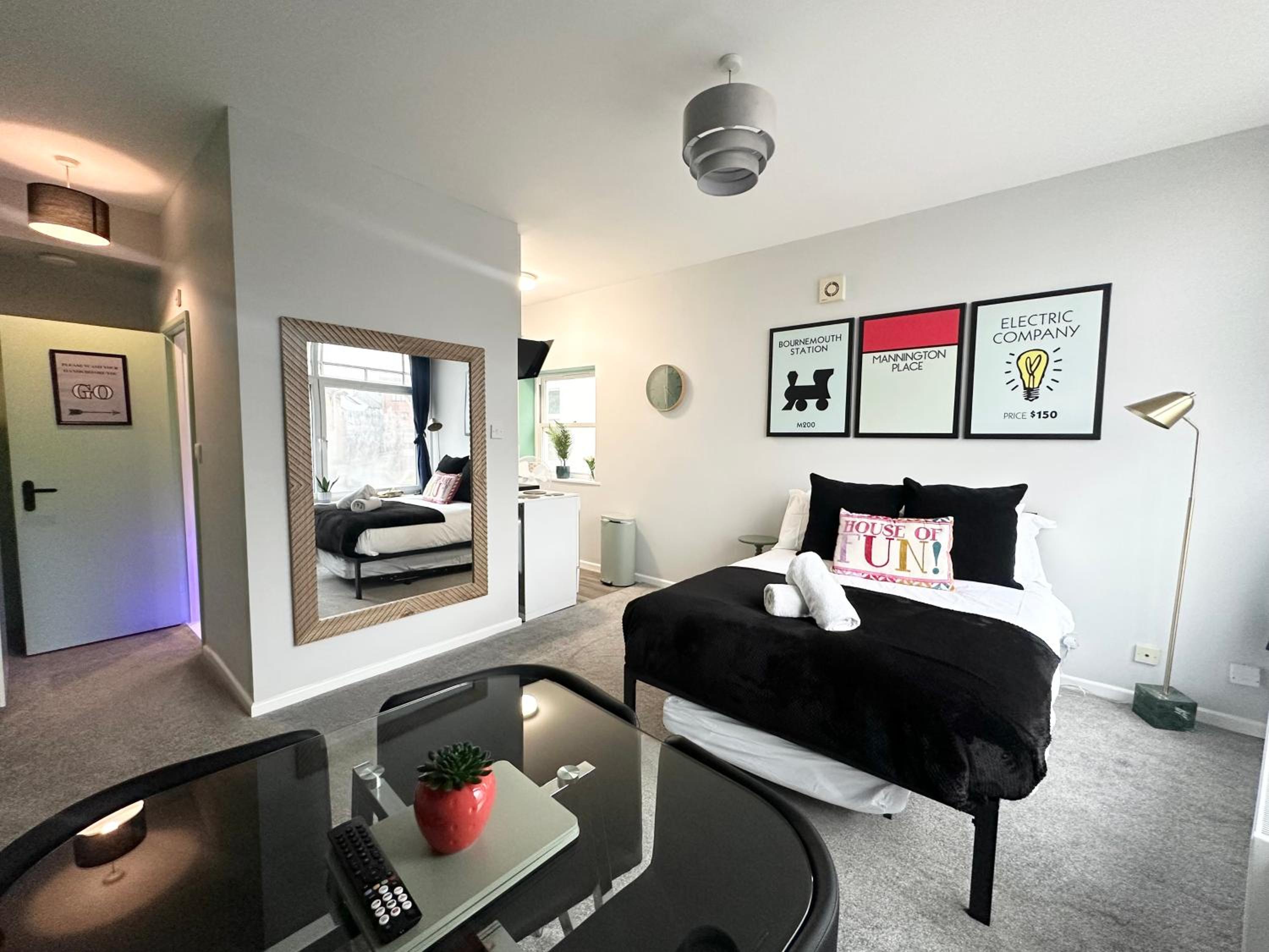 The Board Games Apartments - Brought to you by Coastline Retreats - Themed town centre apartments ALL WITH LUXURY 2 PERSON JACUZZI BATHS - 5 mins walk to t