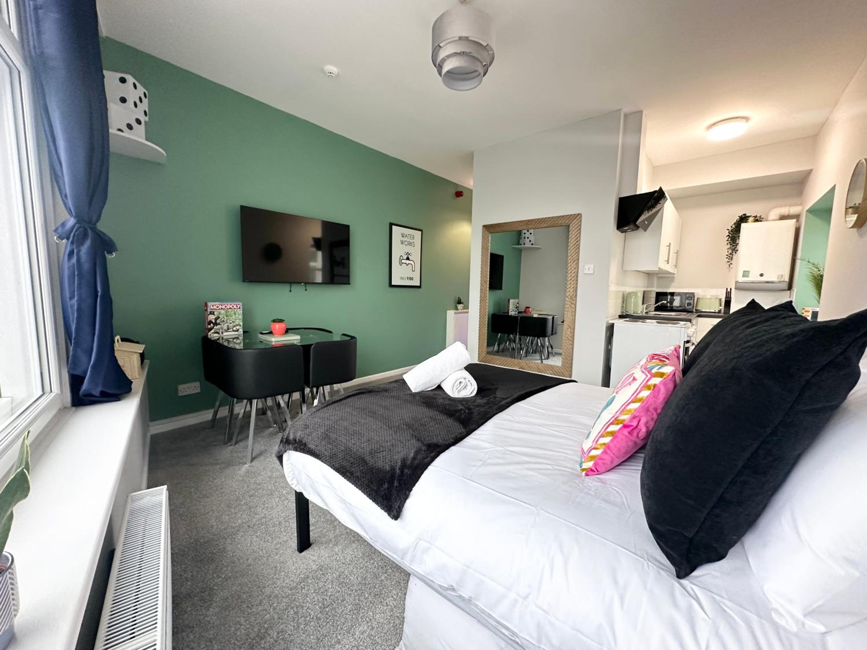 The Board Games Apartments - Brought to you by Coastline Retreats - Themed town centre apartments ALL WITH LUXURY 2 PERSON JACUZZI BATHS - 5 mins walk to t