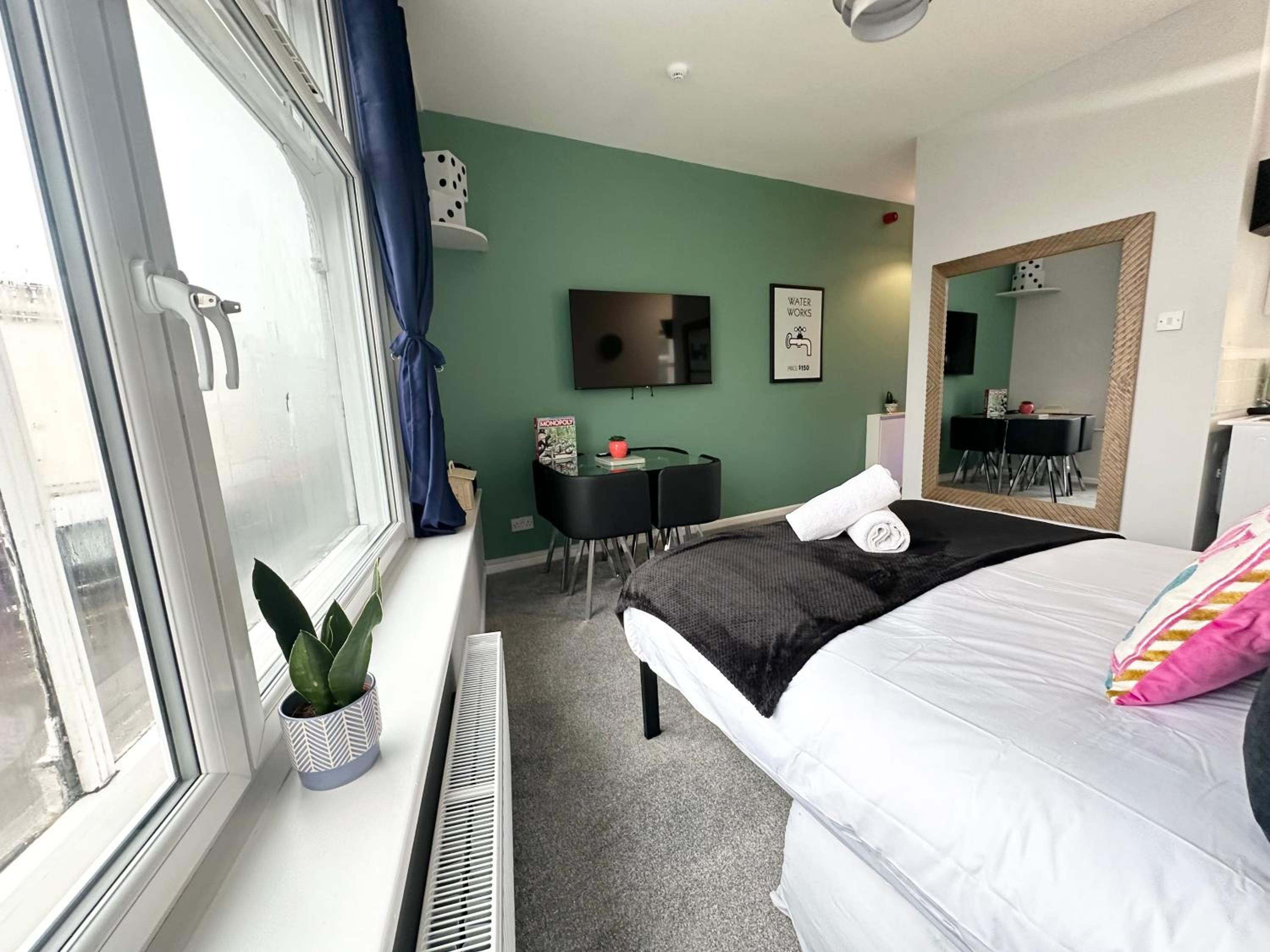 The Board Games Apartments - Brought to you by Coastline Retreats - Themed town centre apartments ALL WITH LUXURY 2 PERSON JACUZZI BATHS - 5 mins walk to t