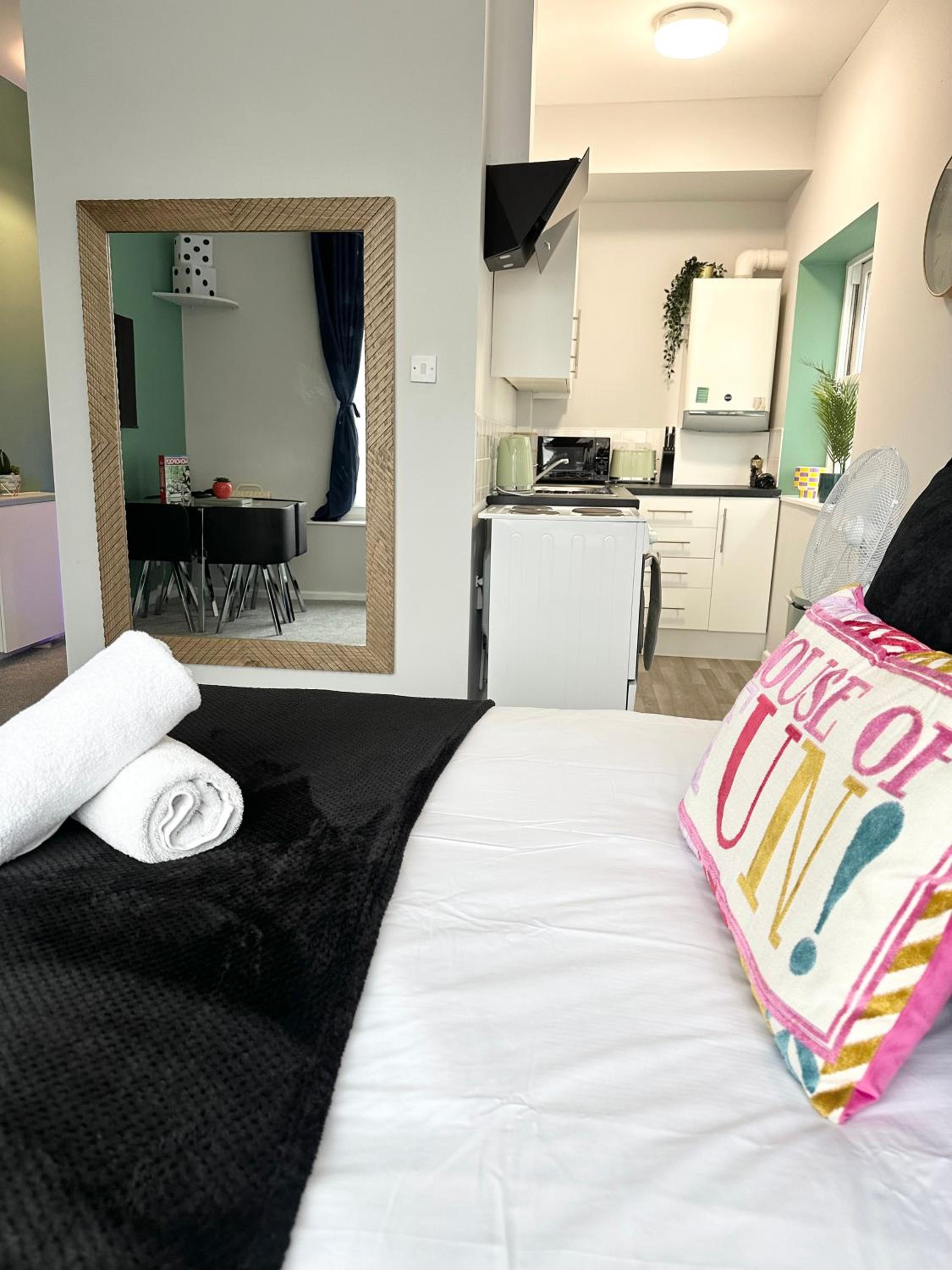 The Board Games Apartments - Brought to you by Coastline Retreats - Themed town centre apartments ALL WITH LUXURY 2 PERSON JACUZZI BATHS - 5 mins walk to t