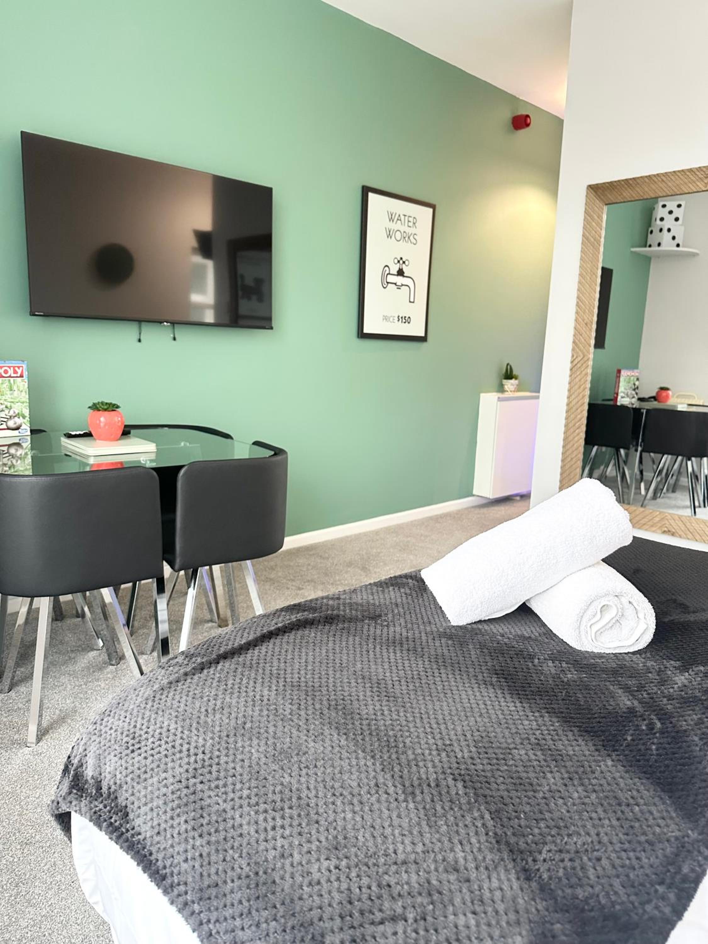 The Board Games Apartments - Brought to you by Coastline Retreats - Themed town centre apartments ALL WITH LUXURY 2 PERSON JACUZZI BATHS - 5 mins walk to t