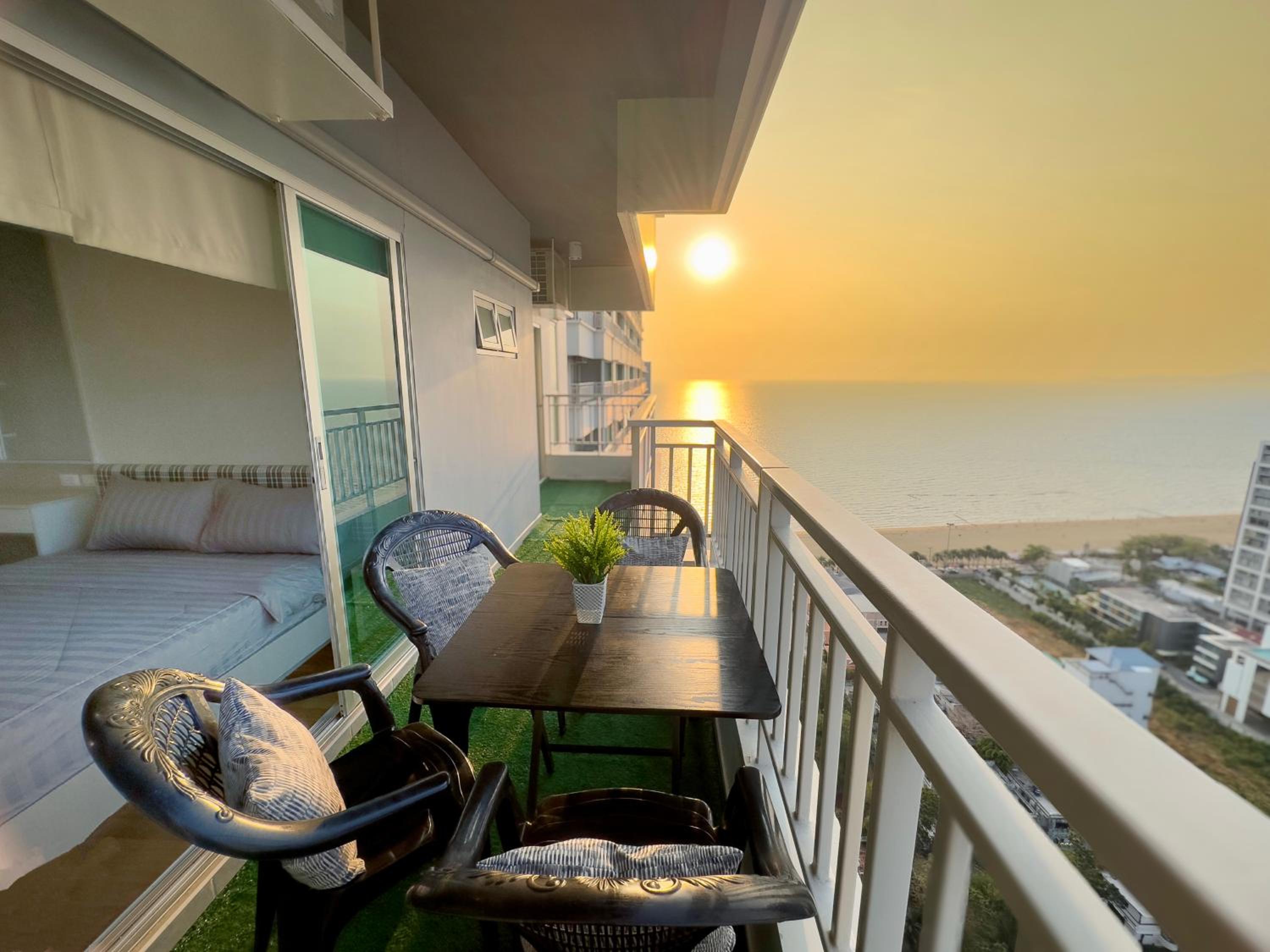 Lumpini Park Beach 2BR Seaview Room 78 sqm