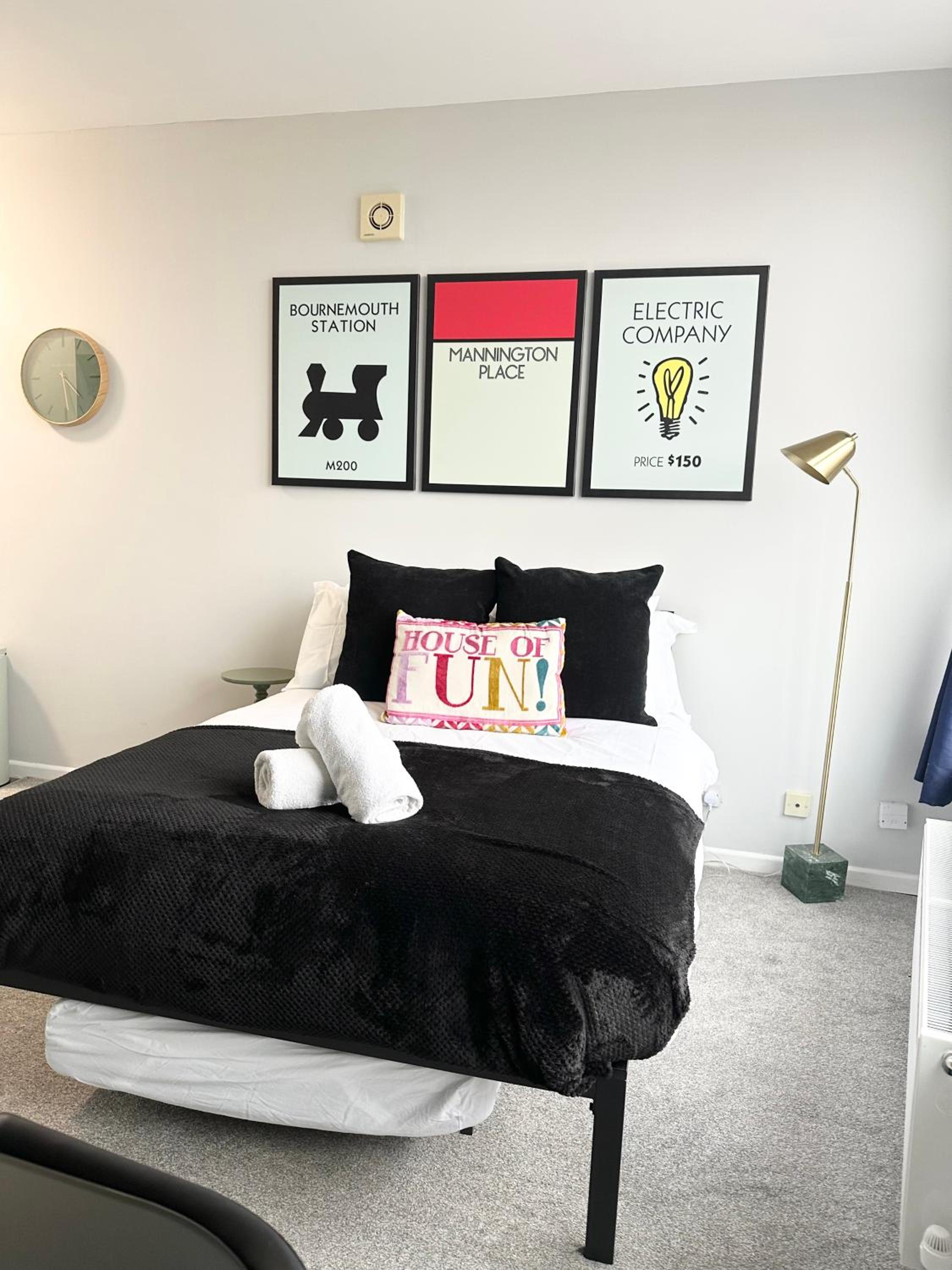 The Board Games Apartments - Brought to you by Coastline Retreats - Themed town centre apartments ALL WITH LUXURY 2 PERSON JACUZZI BATHS - 5 mins walk to t