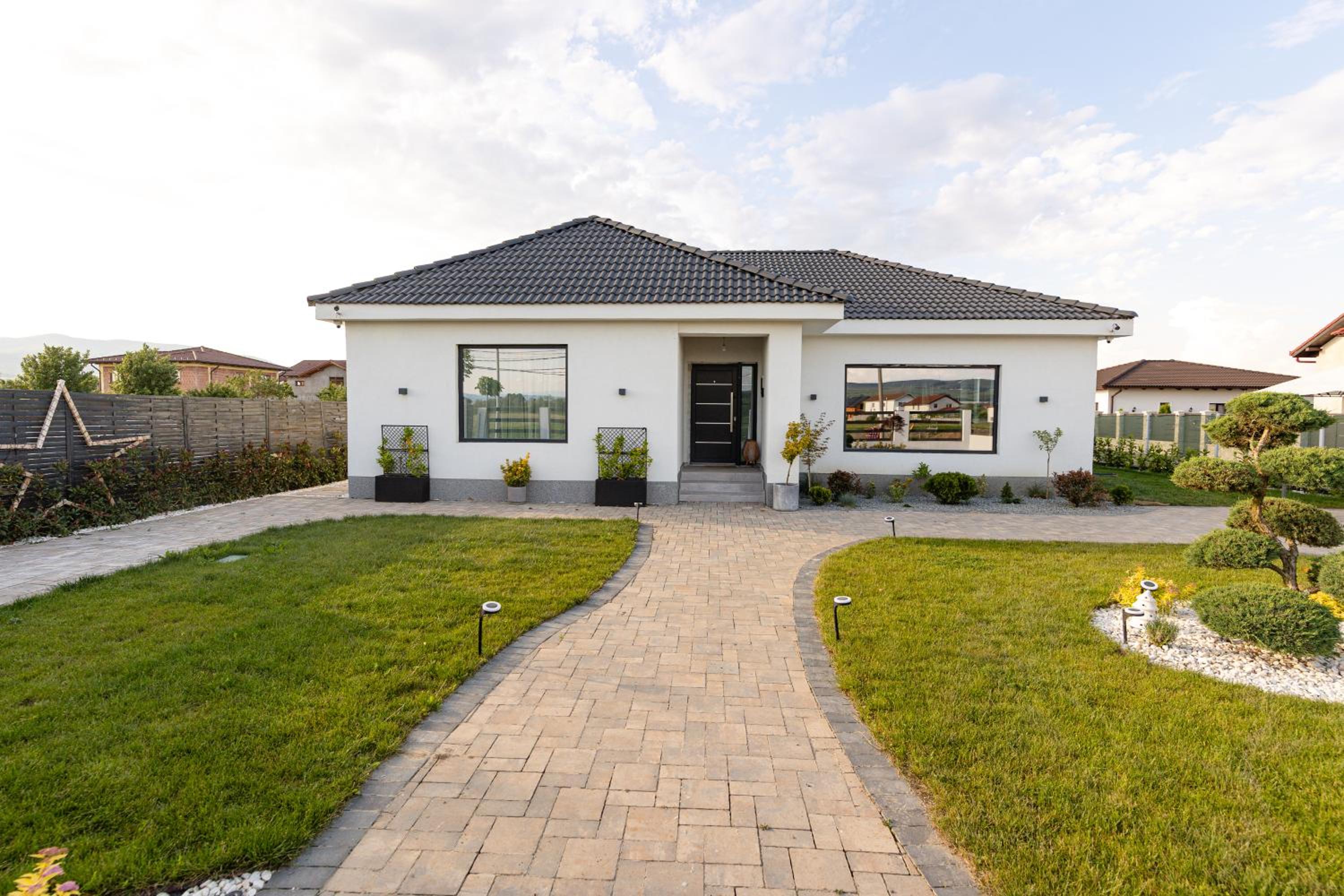 Amavi Homes With Garden