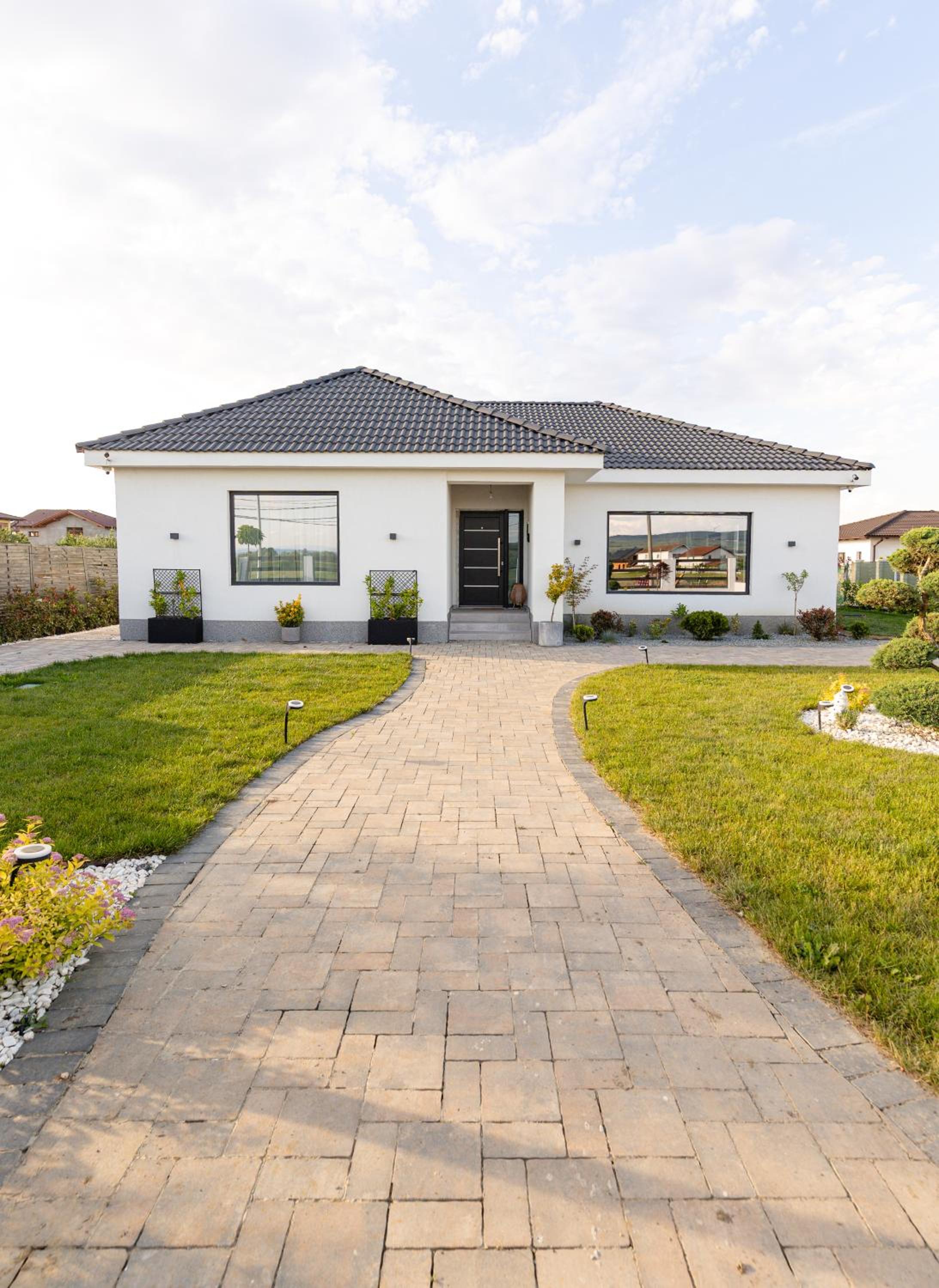 Amavi Homes With Garden