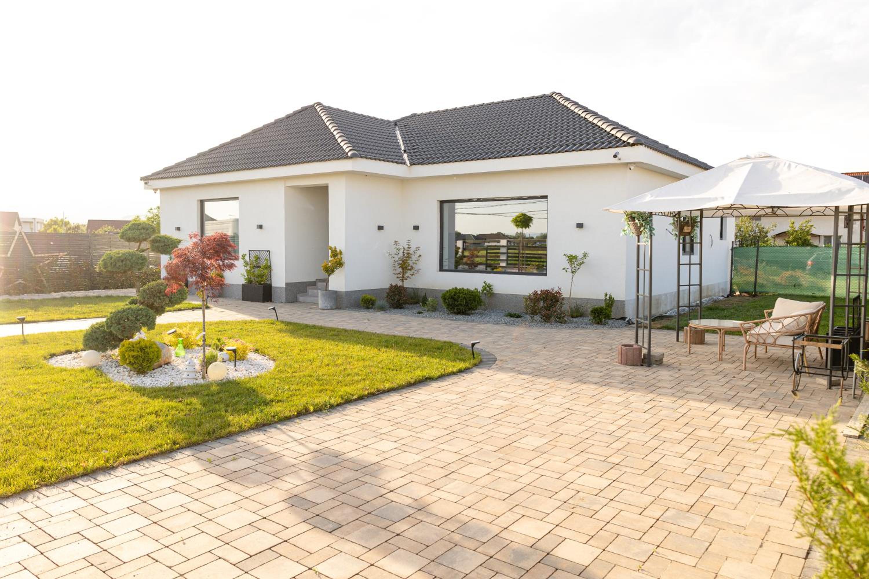 Amavi Homes With Garden