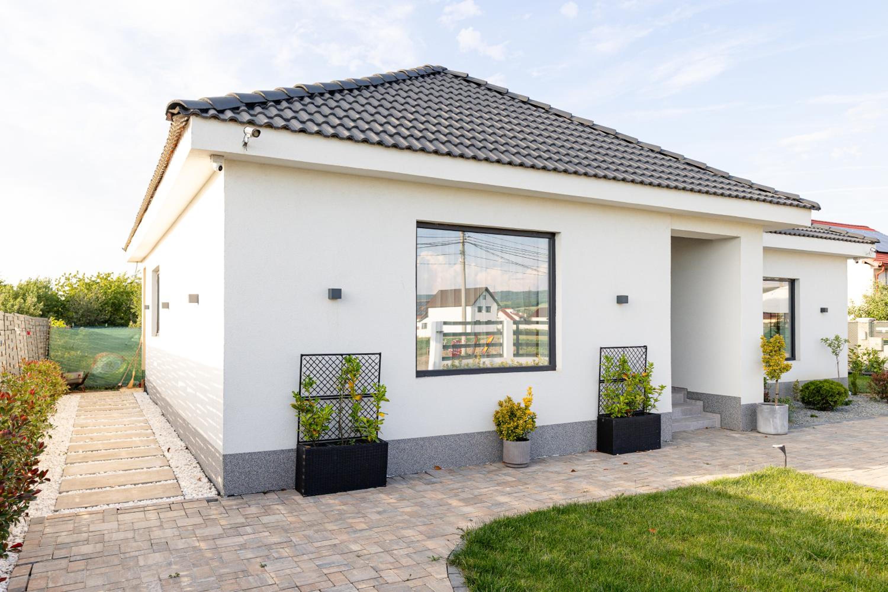 Amavi Homes With Garden