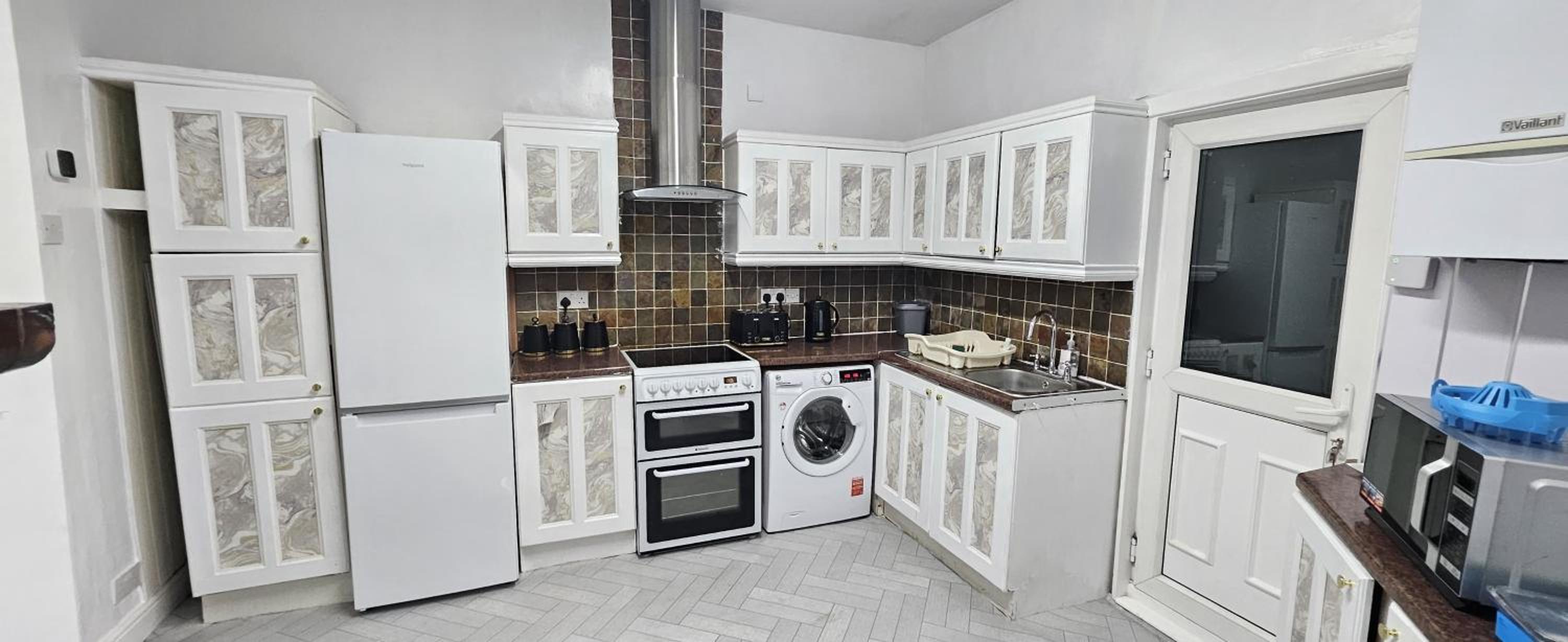 Full Home with Free Parking in Moss Bank, Crumpsall, Manchester