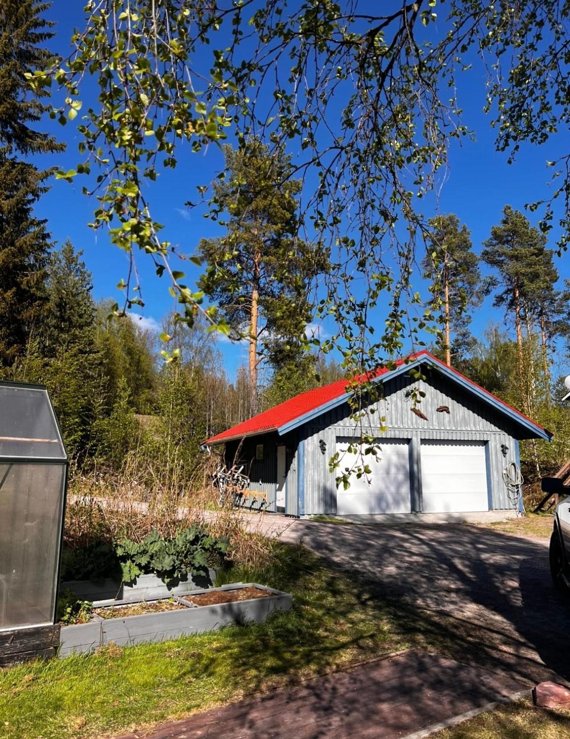 Hildas Hus with river view and spa