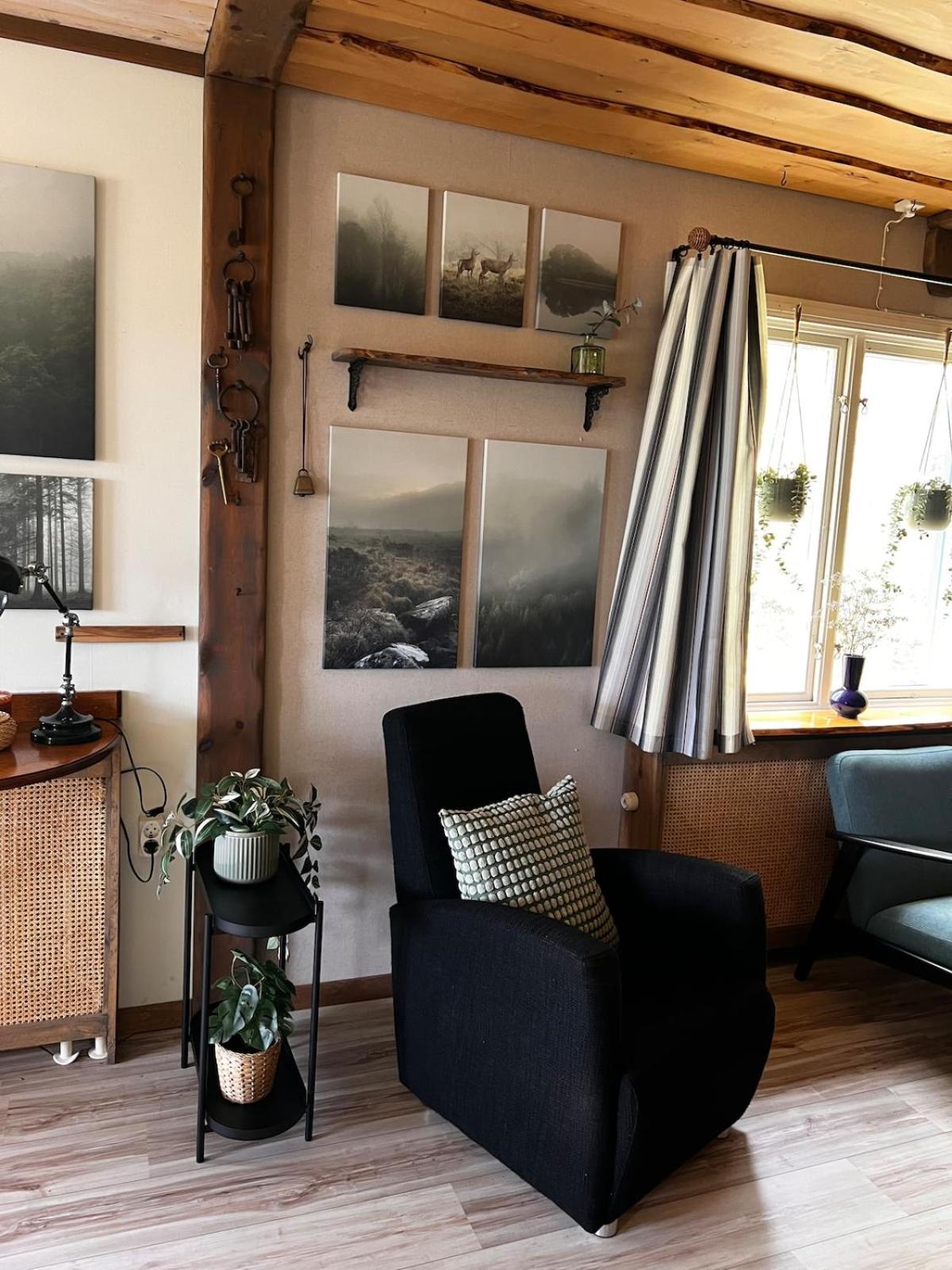 Hildas Hus with river view and spa