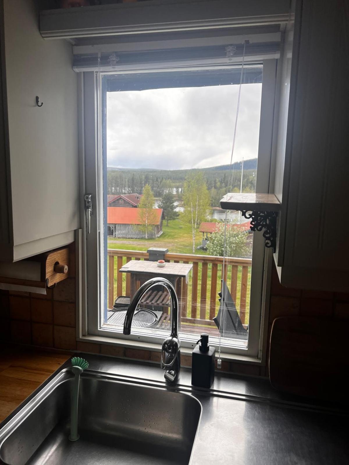 Hildas Hus with river view and spa