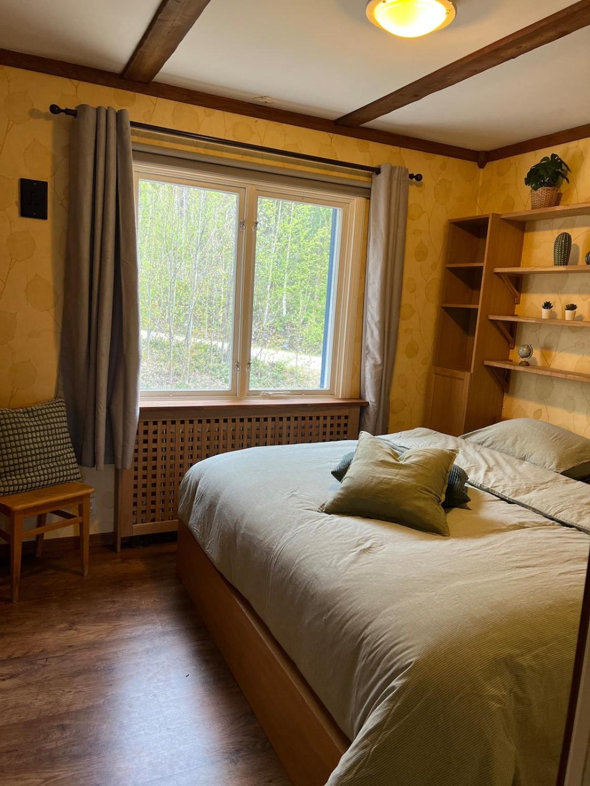 Hildas Hus with river view and spa
