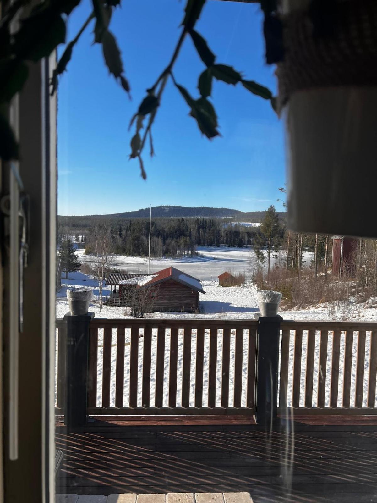 Hildas Hus with river view and spa
