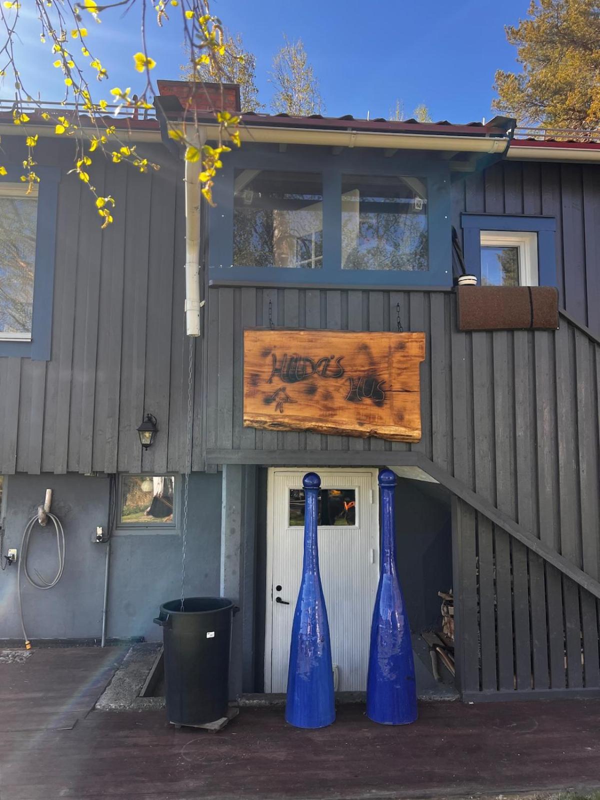 Hildas Hus with river view and spa