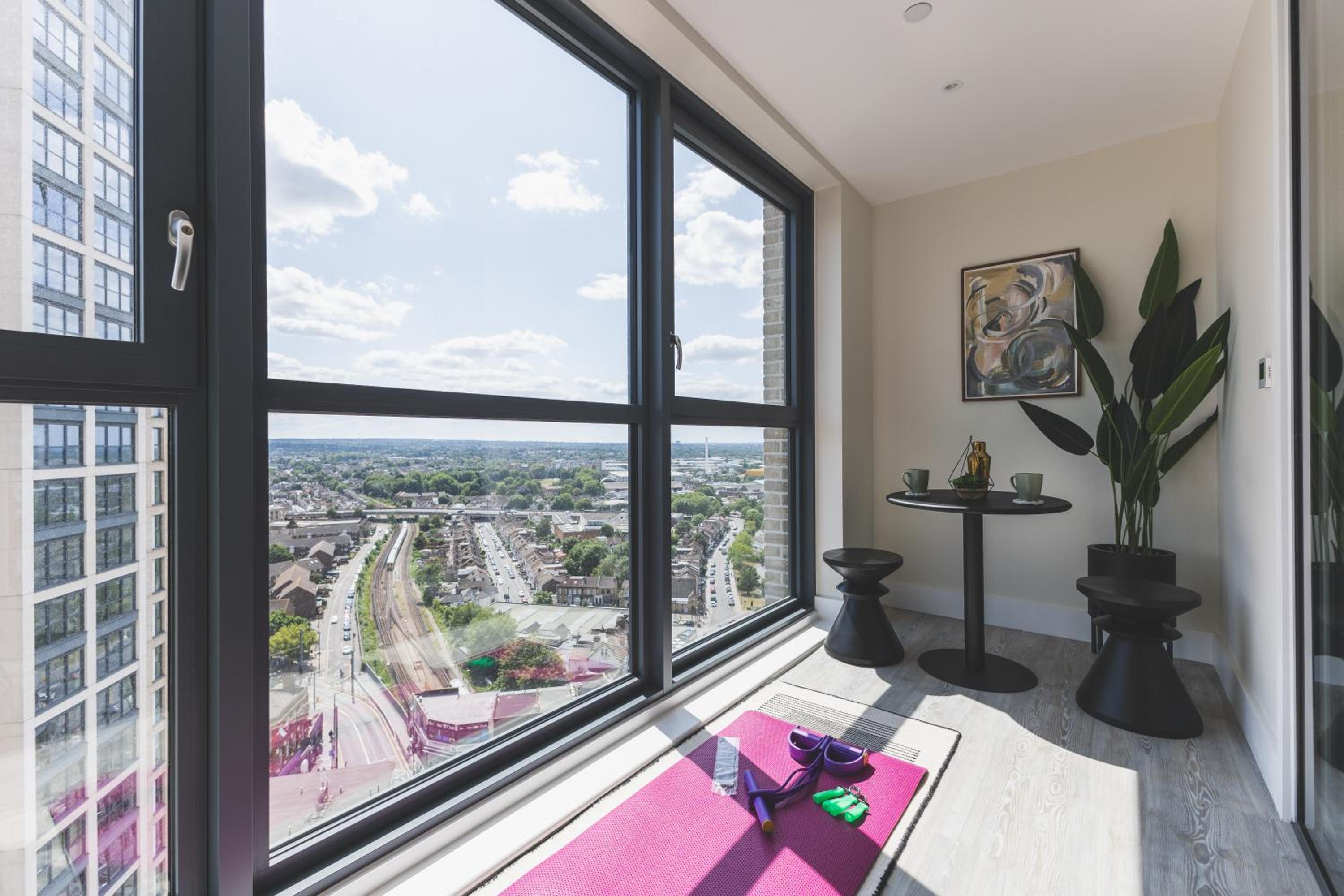 Stunning Premium 2 Bed Flat with Great Views - Rooftop on Top Floor