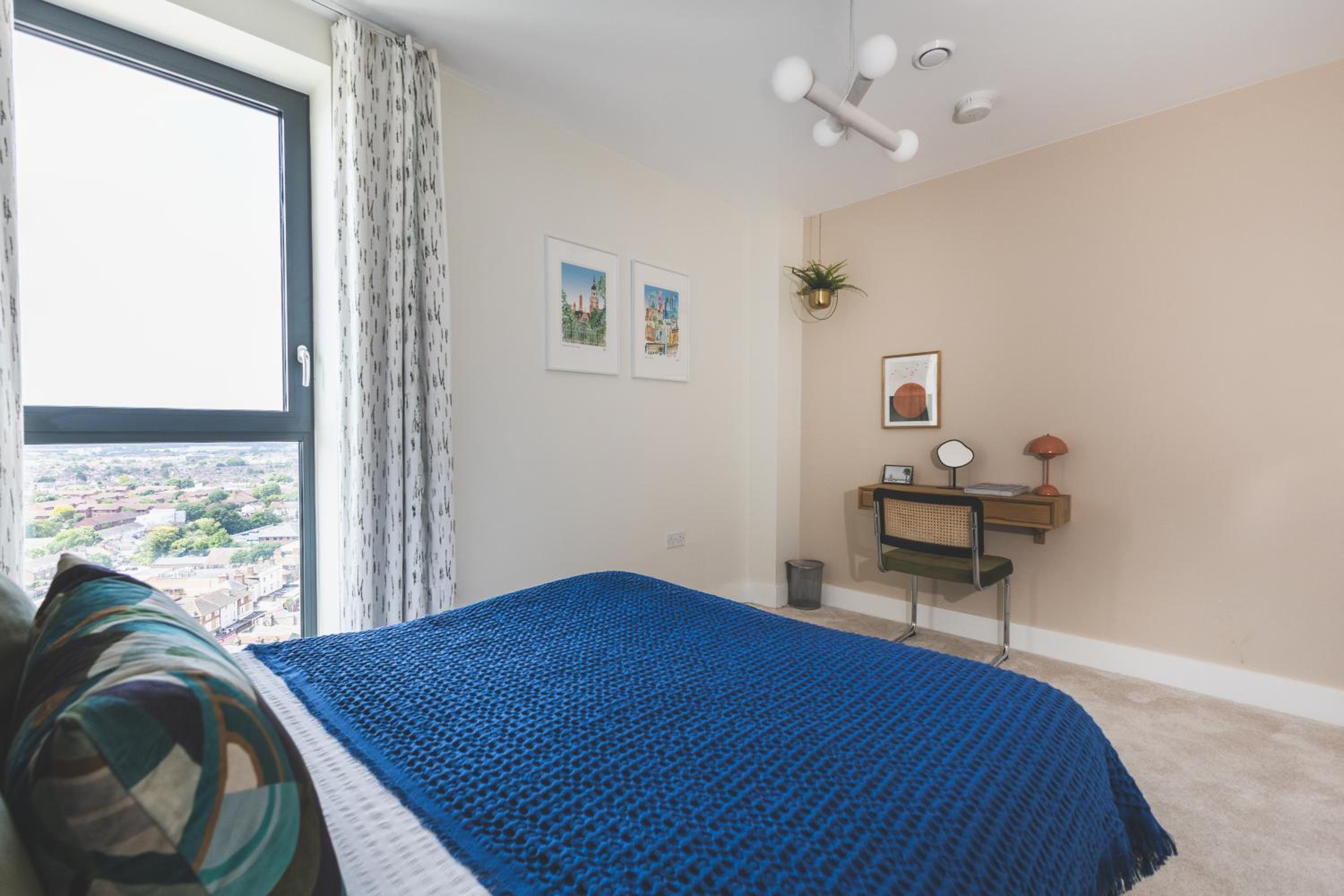Stunning Premium 2 Bed Flat with Great Views - Rooftop on Top Floor