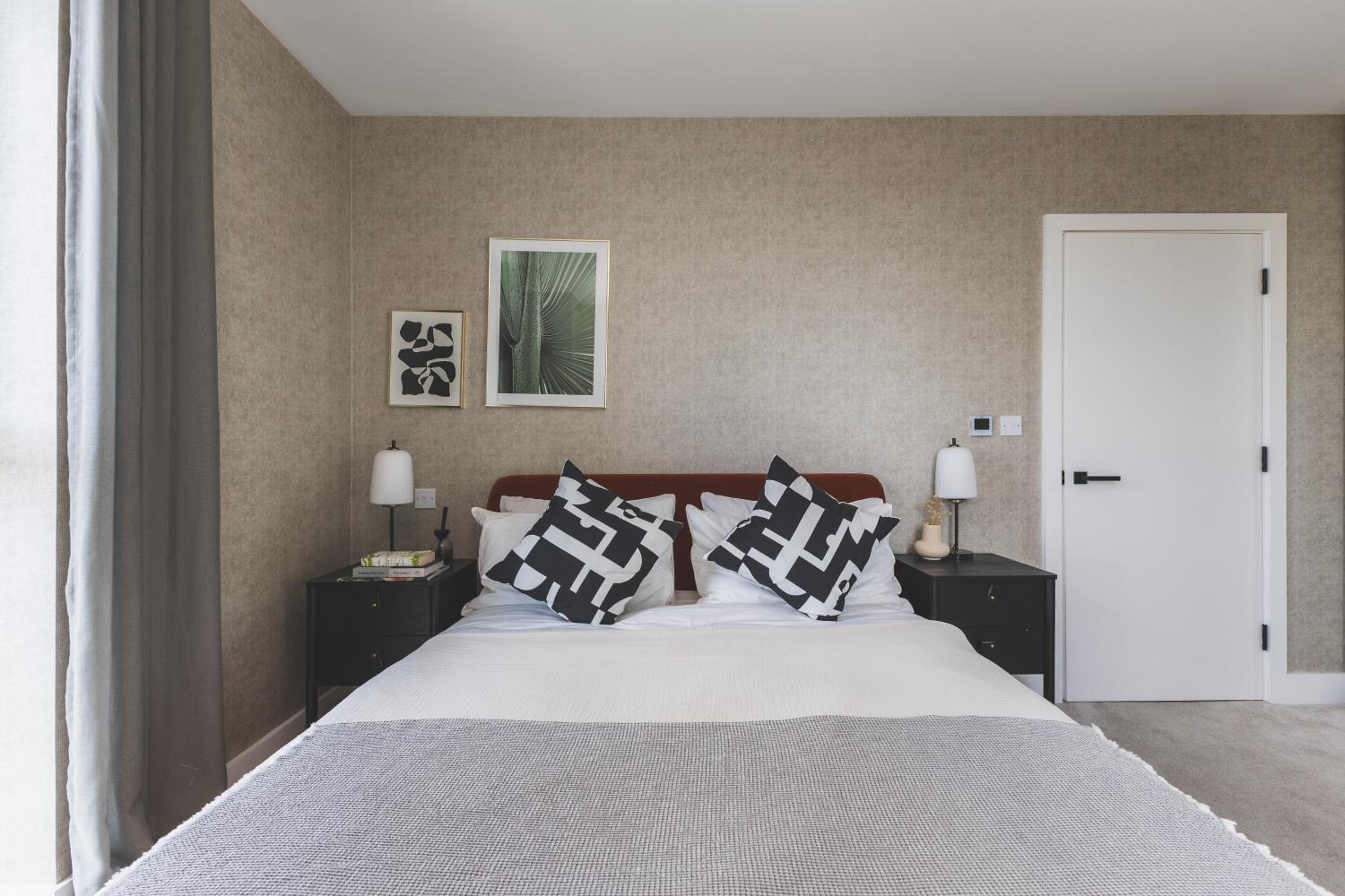 Stunning Premium 2 Bed Flat with Great Views - Rooftop on Top Floor