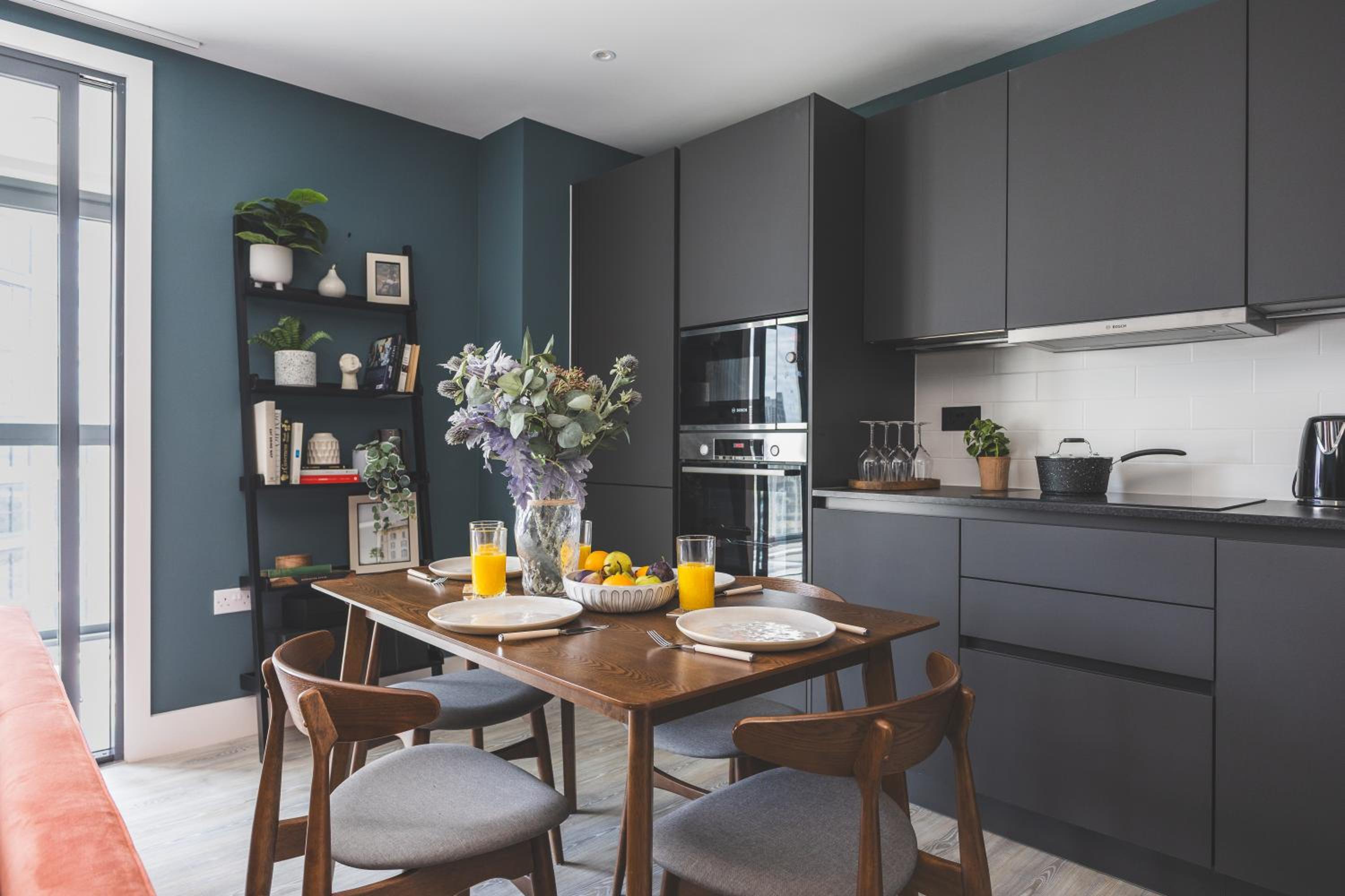 Stunning Premium 2 Bed Flat with Great Views - Rooftop on Top Floor