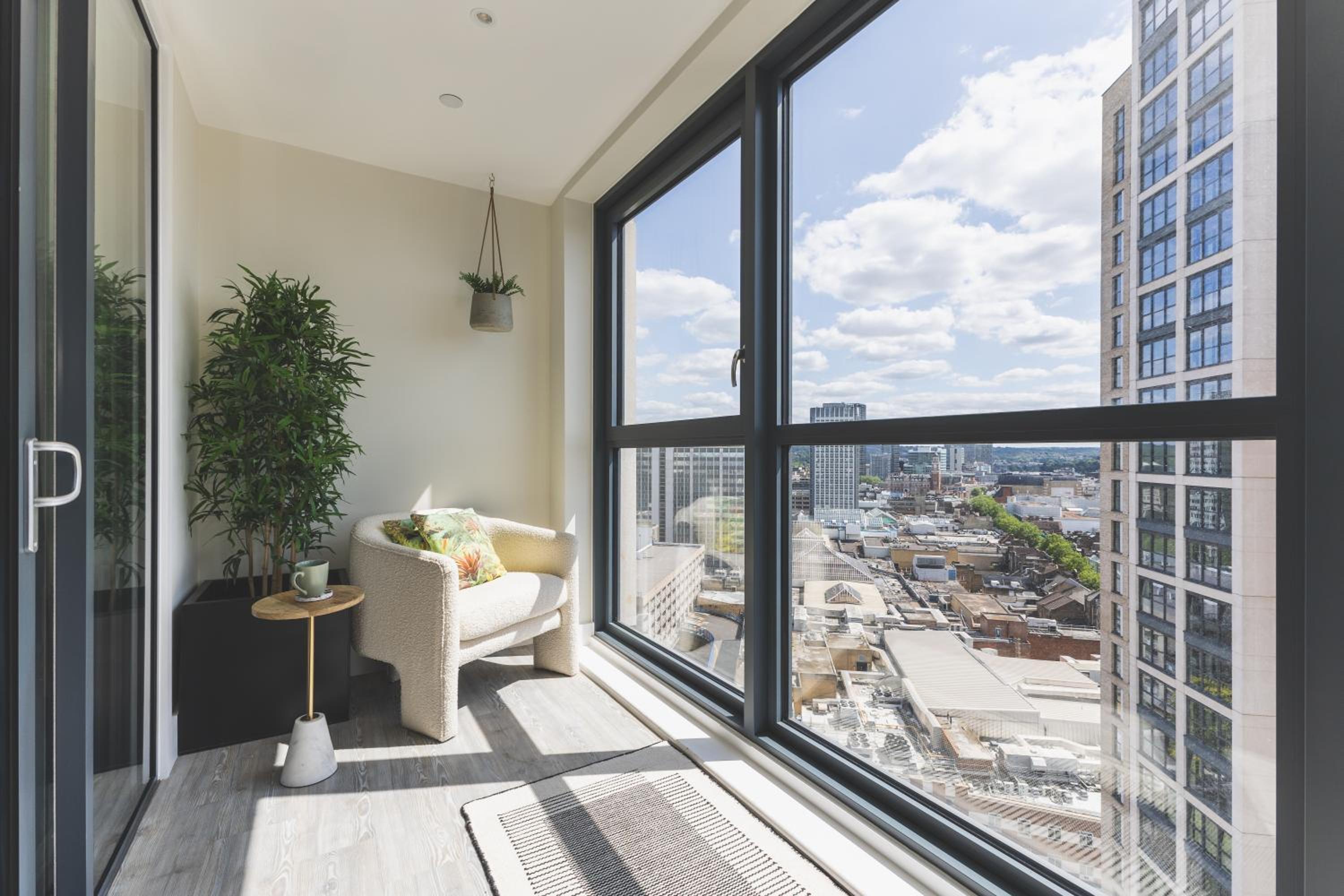 Stunning Premium 2 Bed Flat with Great Views - Rooftop on Top Floor