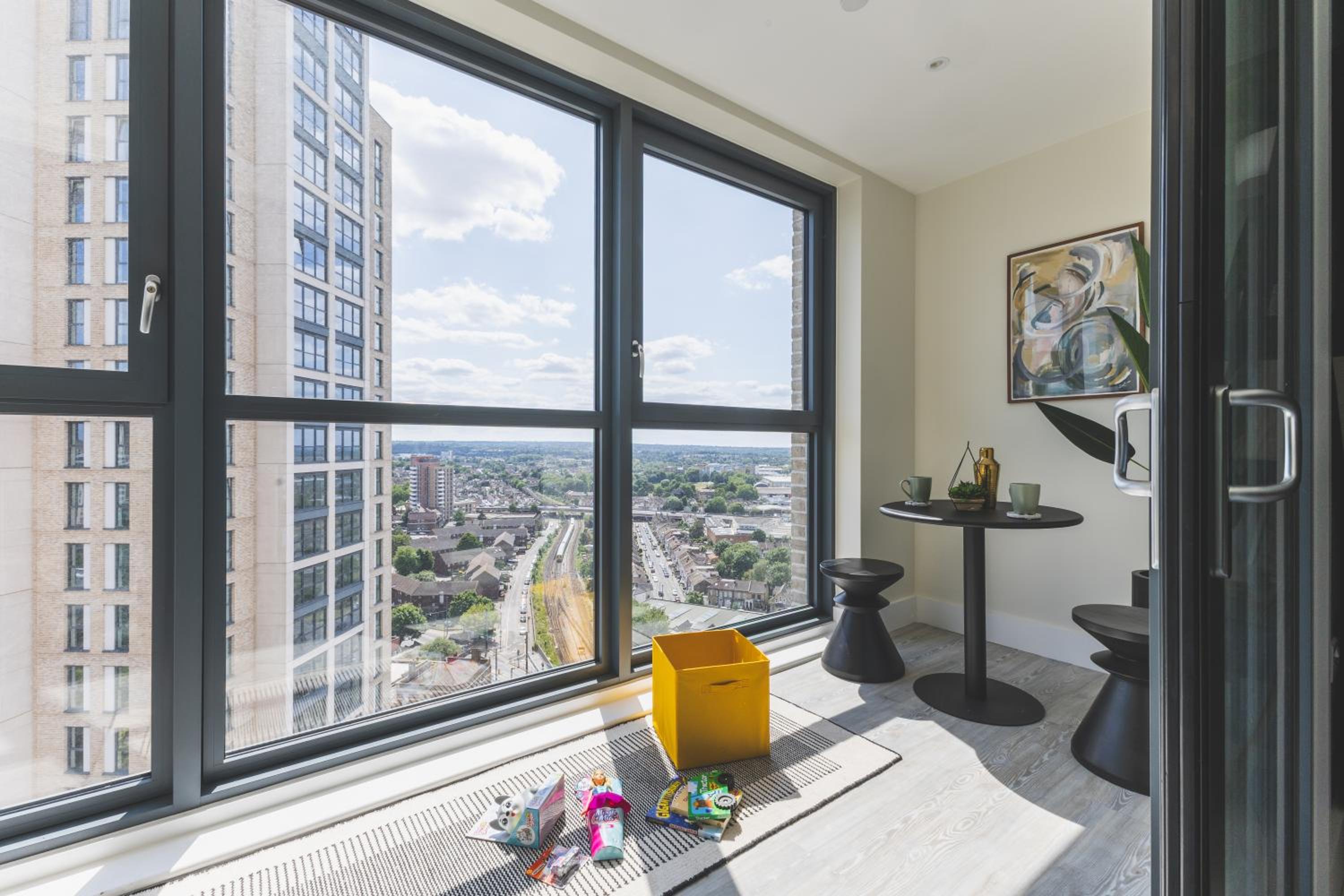 Stunning Premium 2 Bed Flat with Great Views - Rooftop on Top Floor
