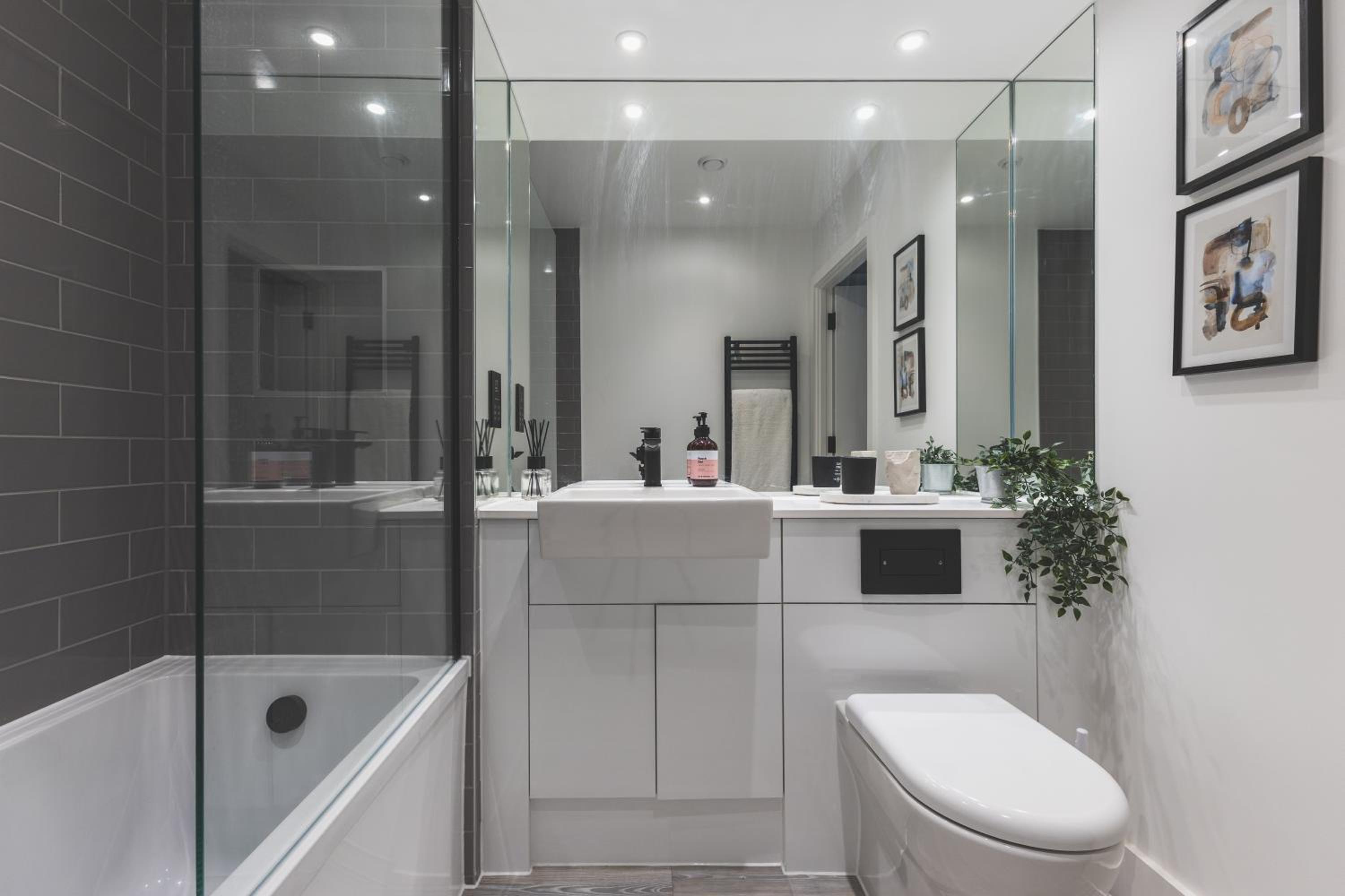 Stunning Premium 2 Bed Flat with Great Views - Rooftop on Top Floor