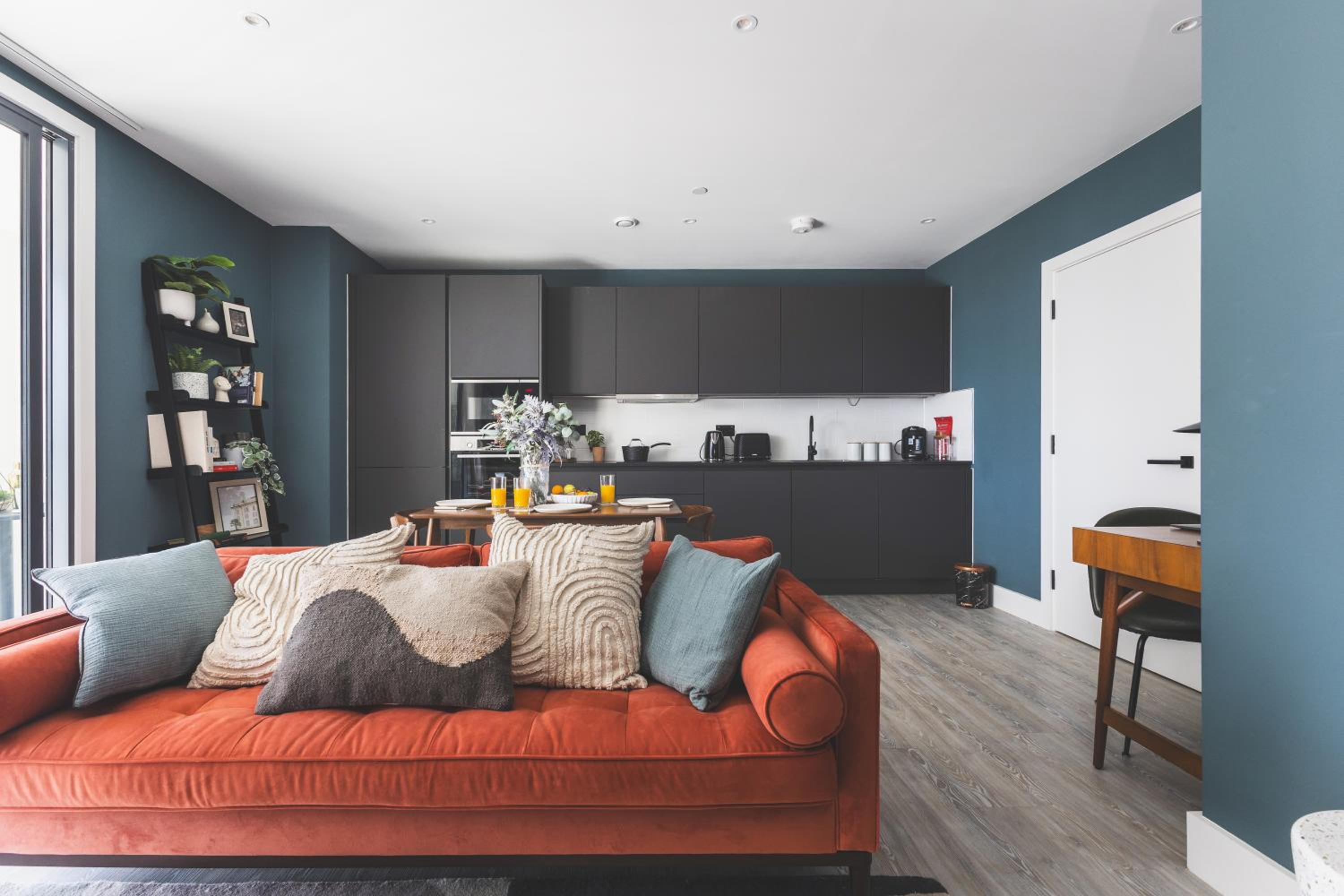 Stunning Premium 2 Bed Flat with Great Views - Rooftop on Top Floor