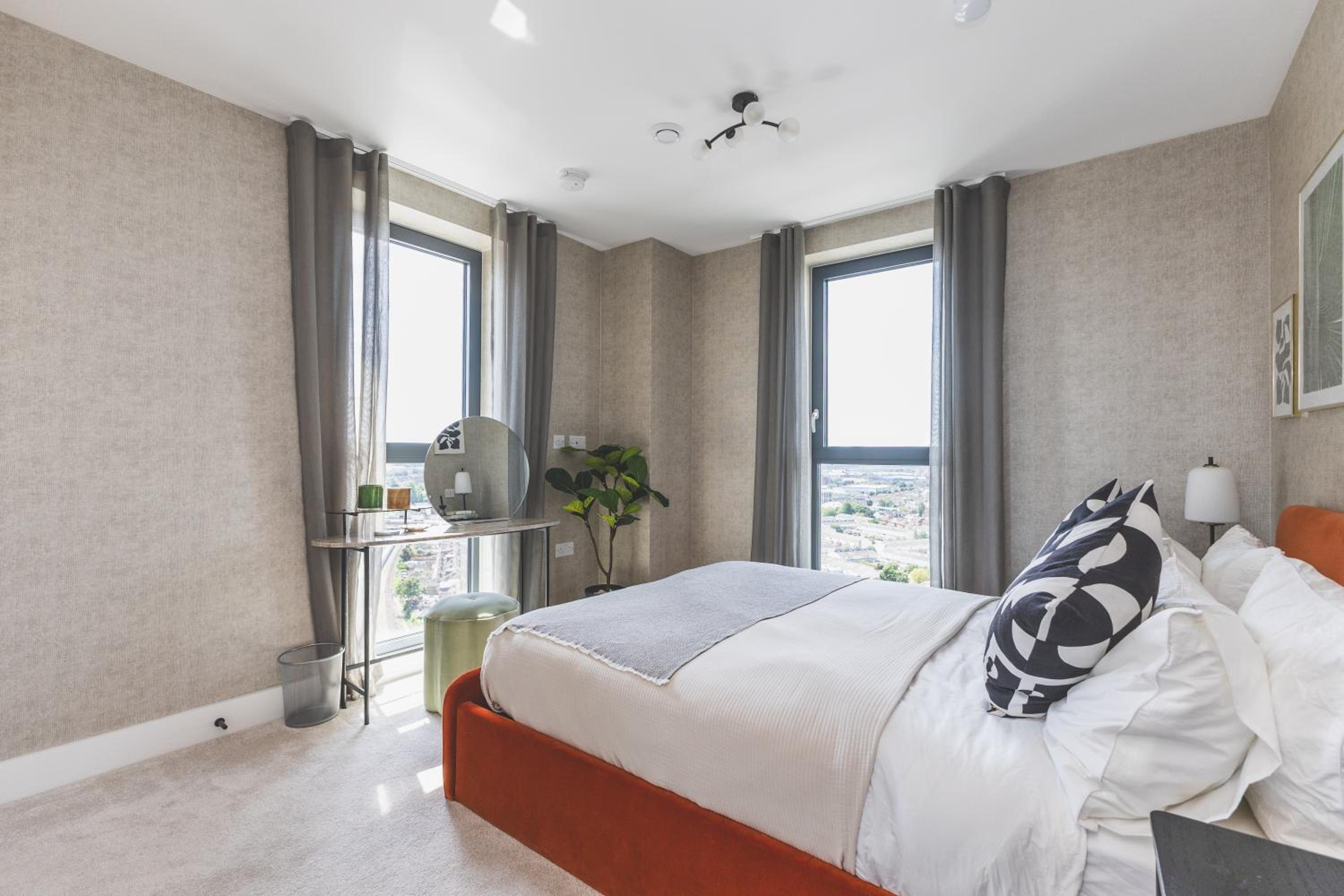 Stunning Premium 2 Bed Flat with Great Views - Rooftop on Top Floor