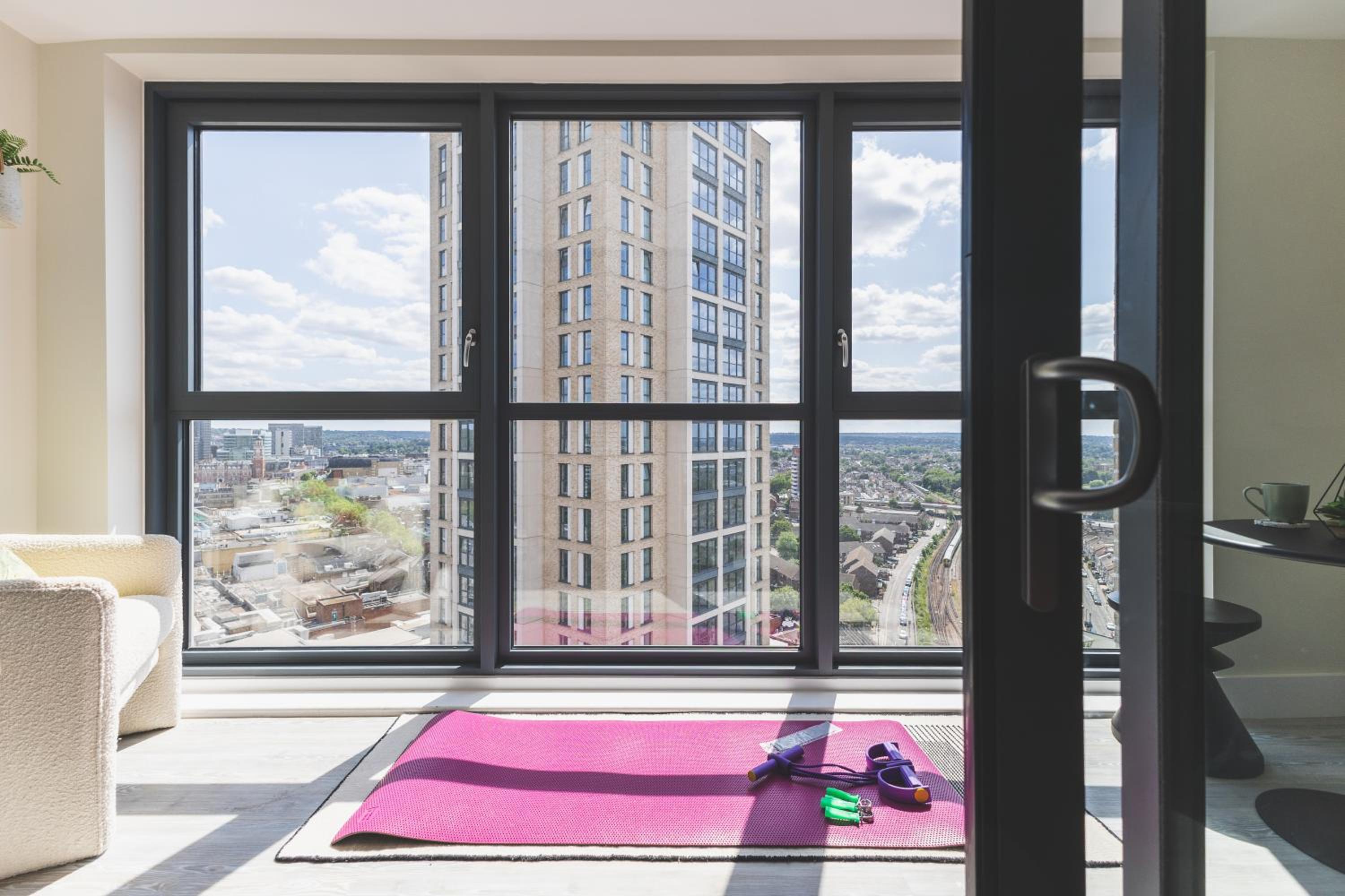 Stunning Premium 2 Bed Flat with Great Views - Rooftop on Top Floor