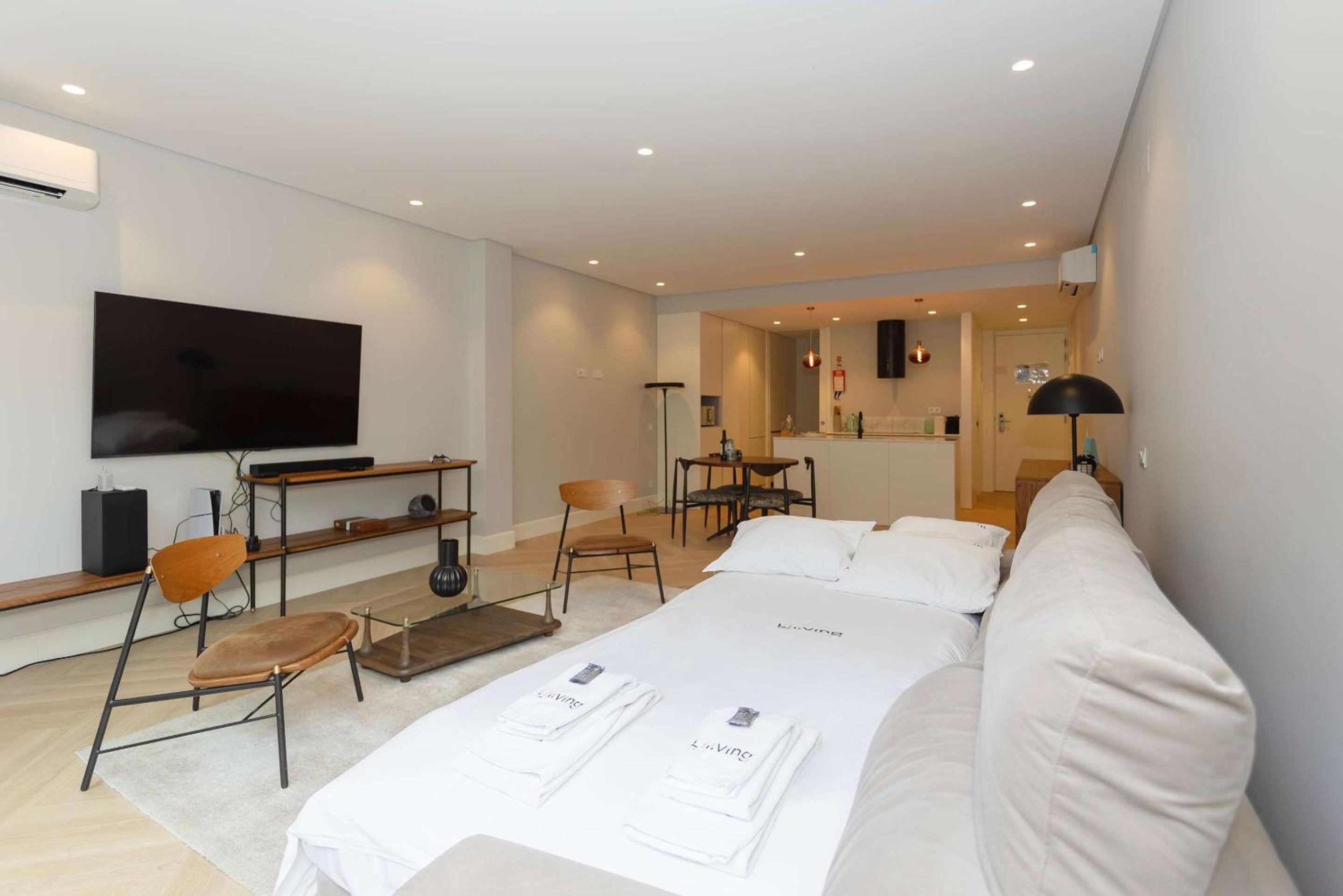 Liiiving in Porto - Pool Paradise Apartments