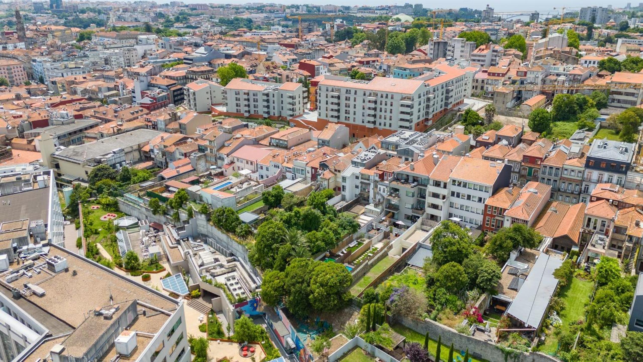 Liiiving in Porto - Pool Paradise Apartments