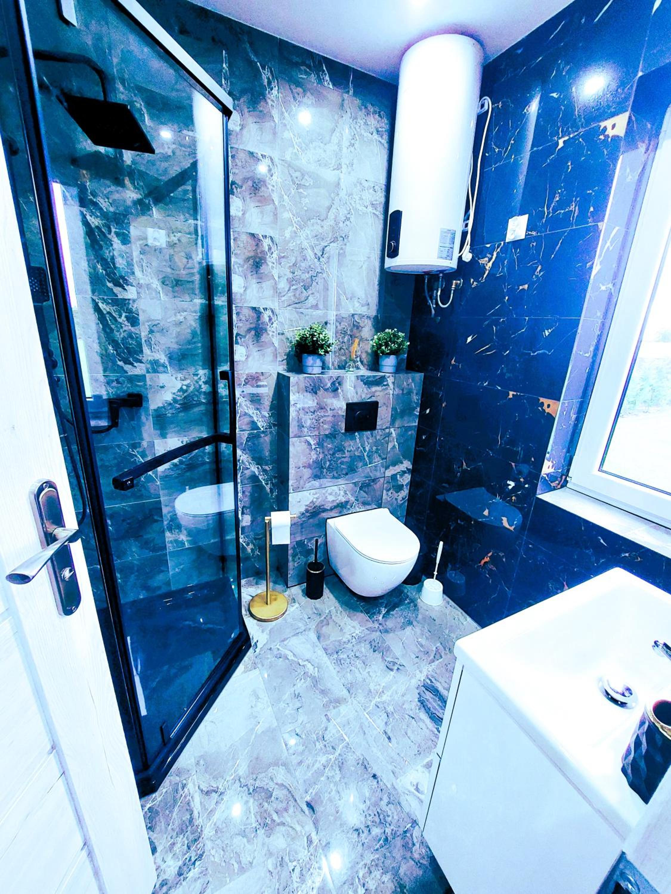 Domek NIVA z Jacuzzi i Widokiem na Zalew